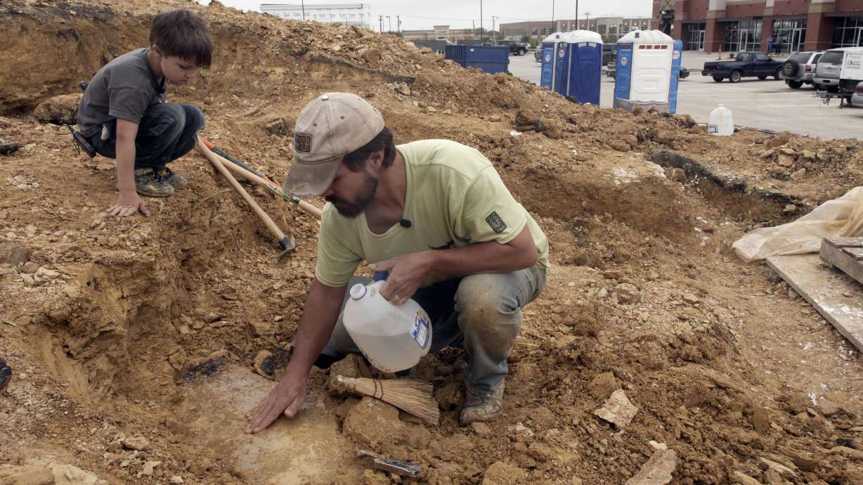 Texas scientists dig up dinosaur found by 5-year-old and dad