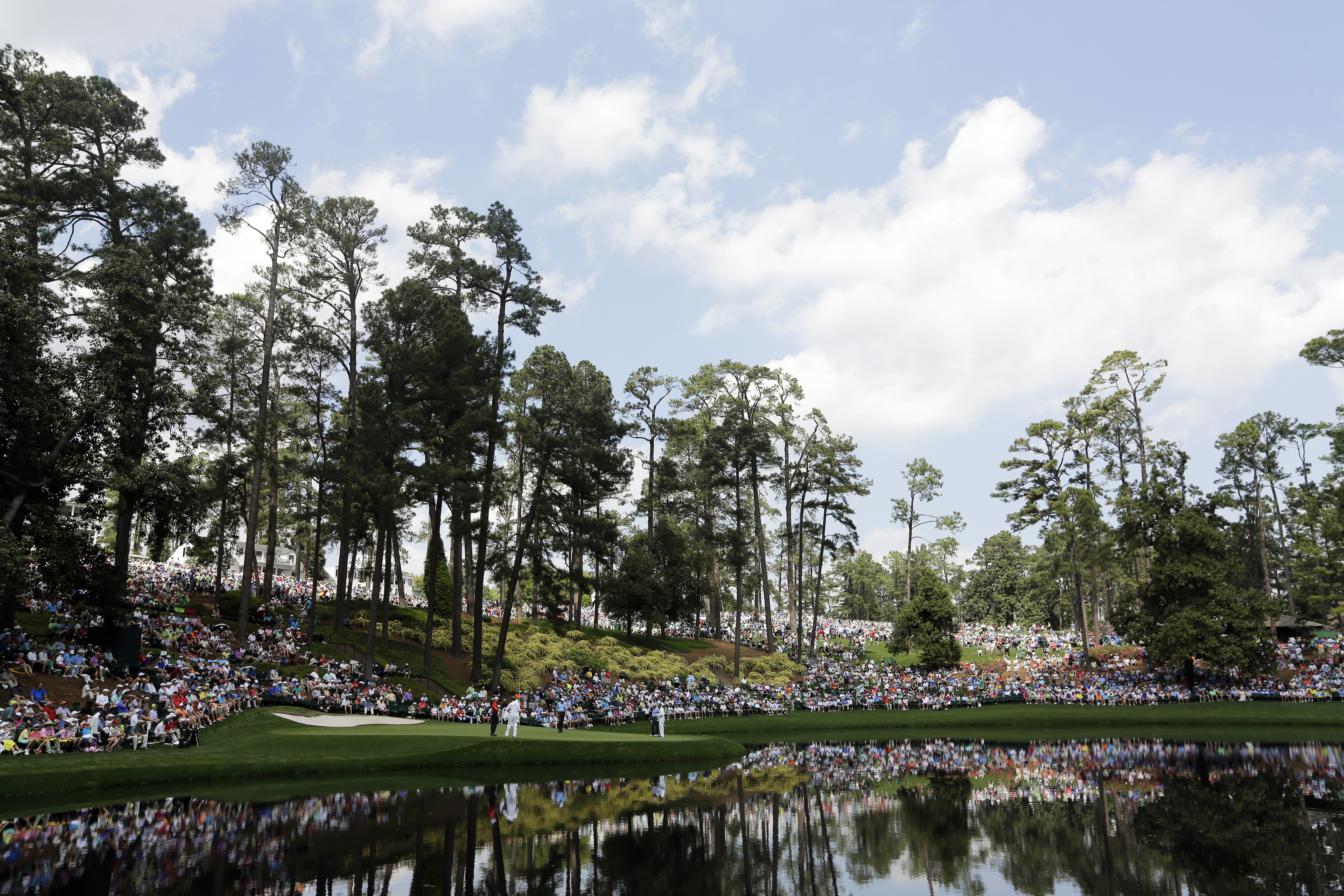 No-phone policy at Masters forces break from social media