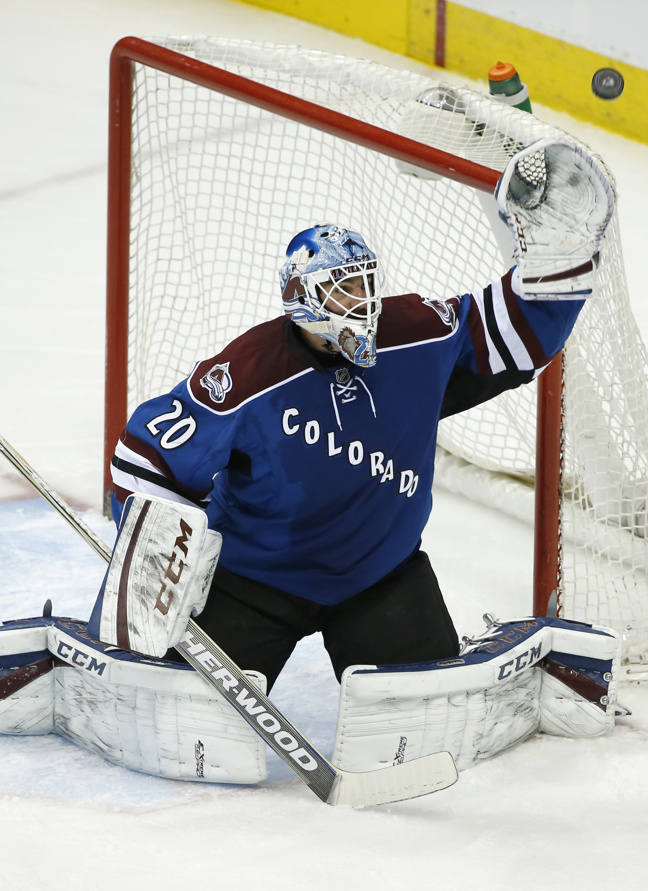 Avs win 1-0 in shootout; Jets still clinch playoff berth