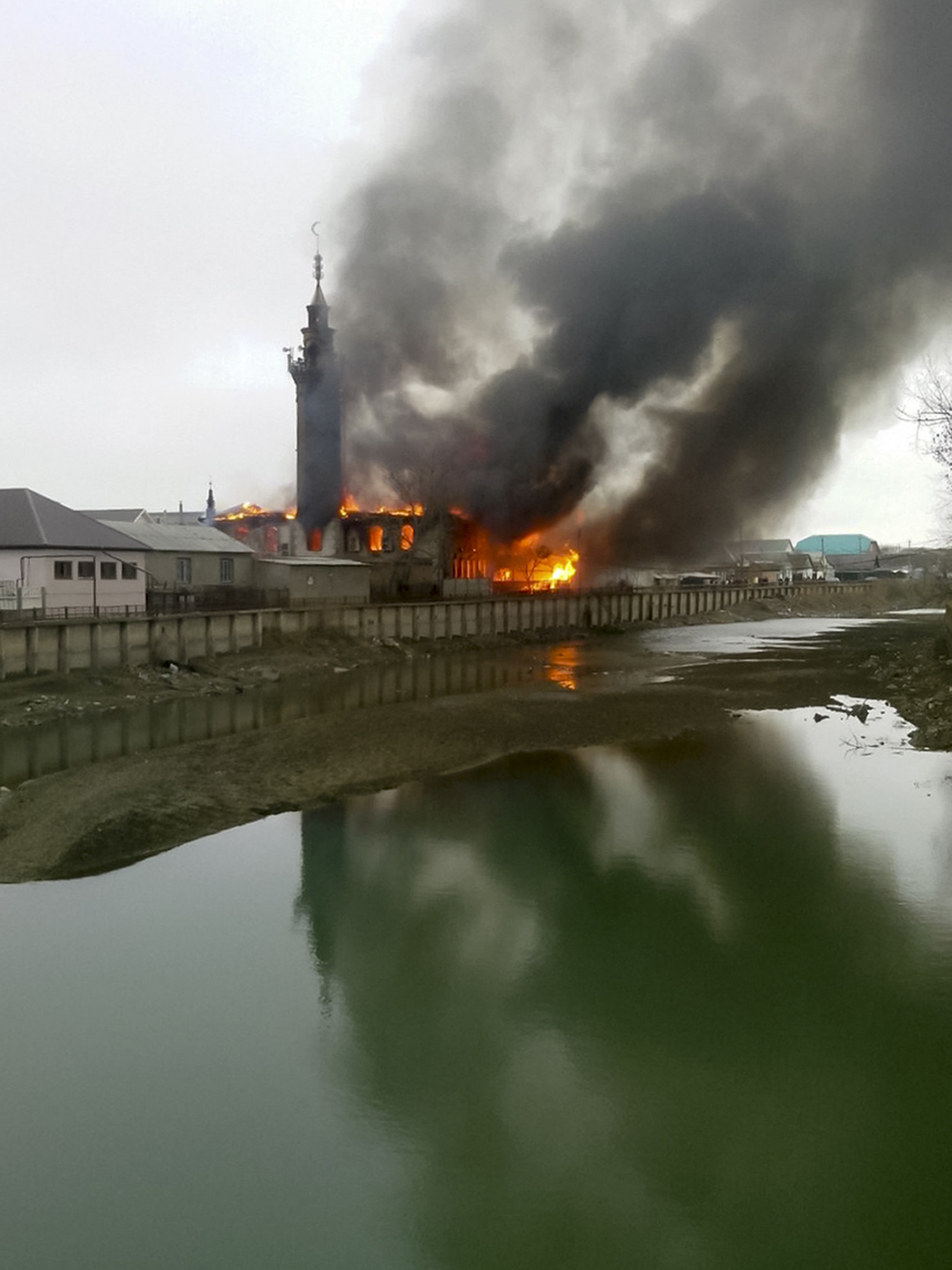 Fire engulfs mosque in Russia's Dagestan, no one hurt