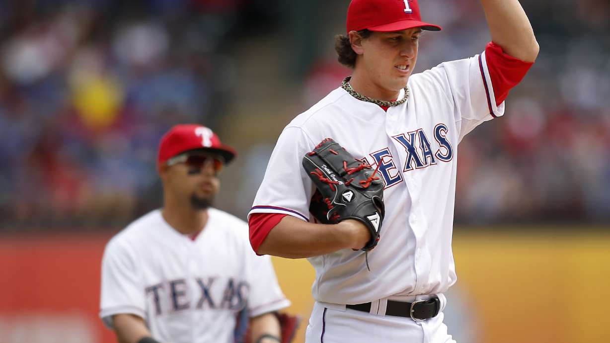 Rangers starter Holland, 2 outfielders exit early