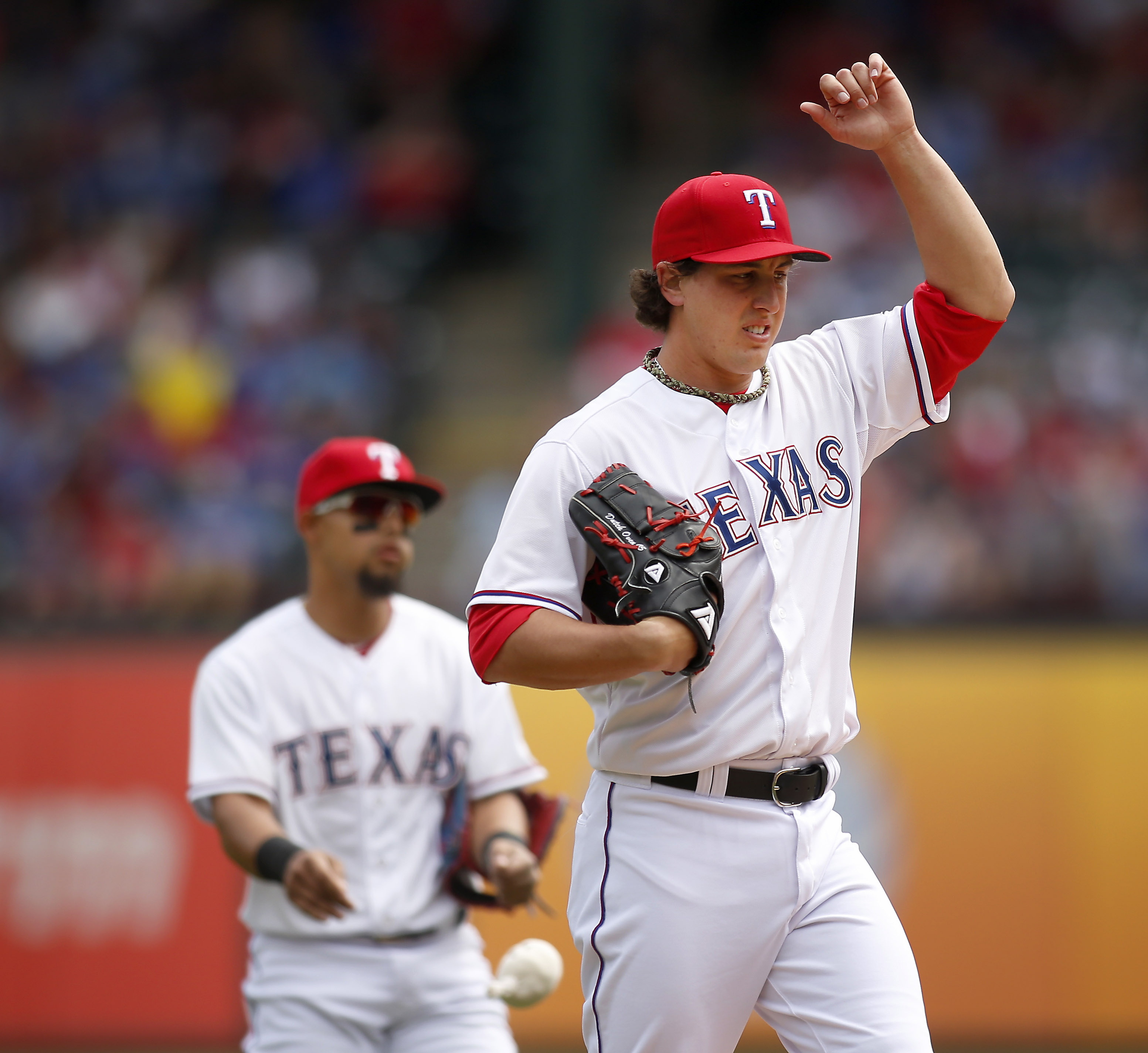 Astros beat ailing Rangers in home debut of Texas manager