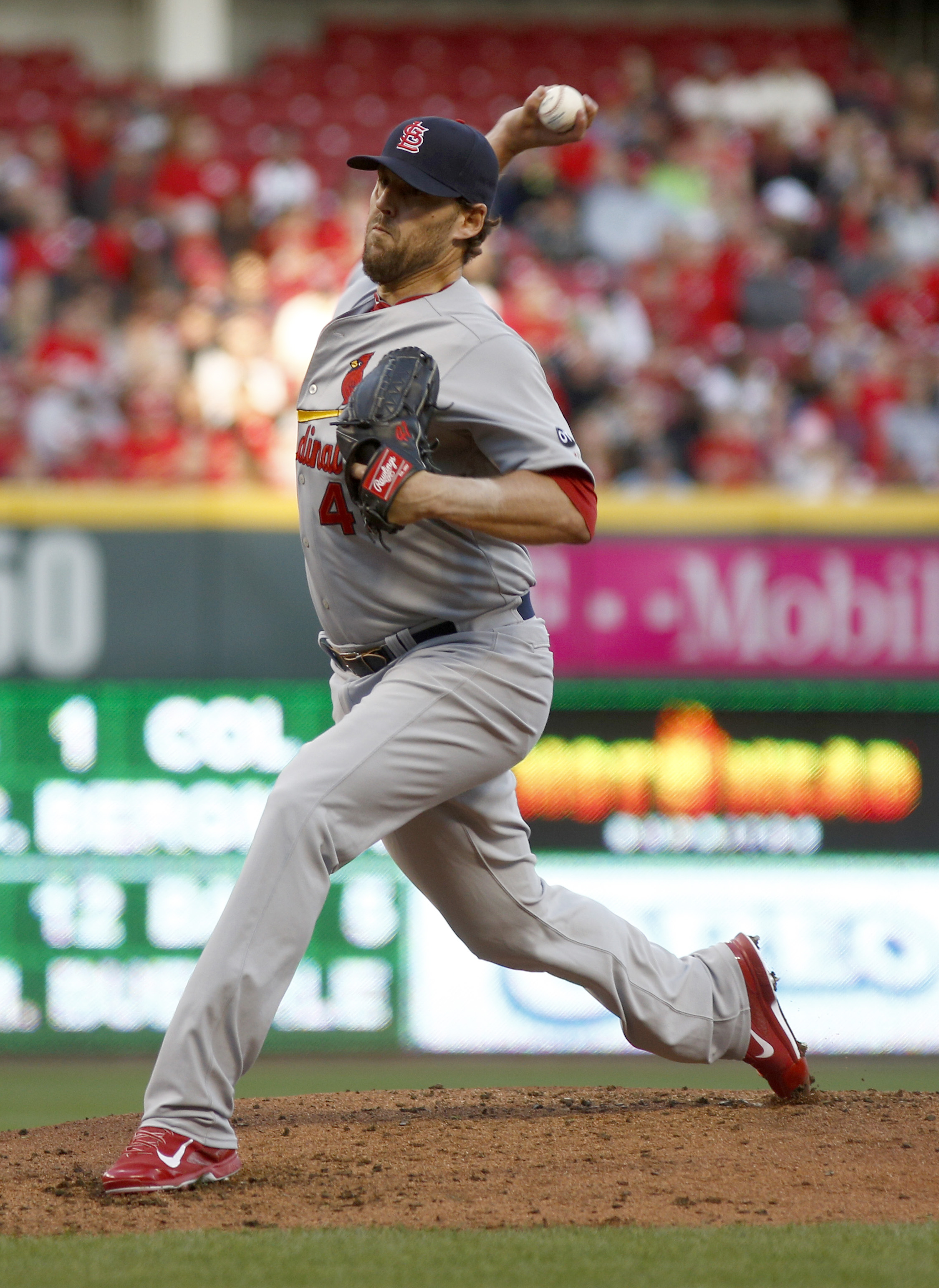 Joey Votto's 2 homers lead unbeaten Reds over Cardinals 5-4