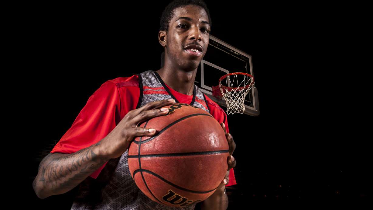 Delon Wright named Bob Cousy Award winner