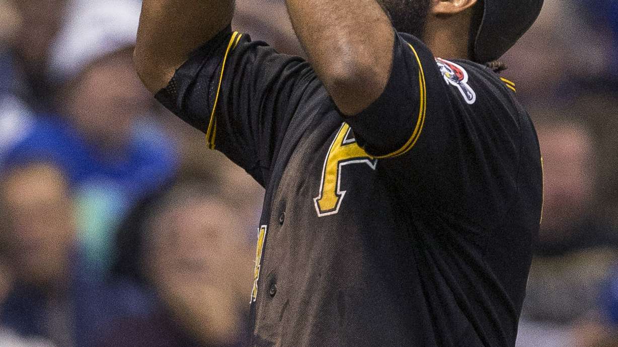 Pirates win first game of year, beat Brewers 6-2