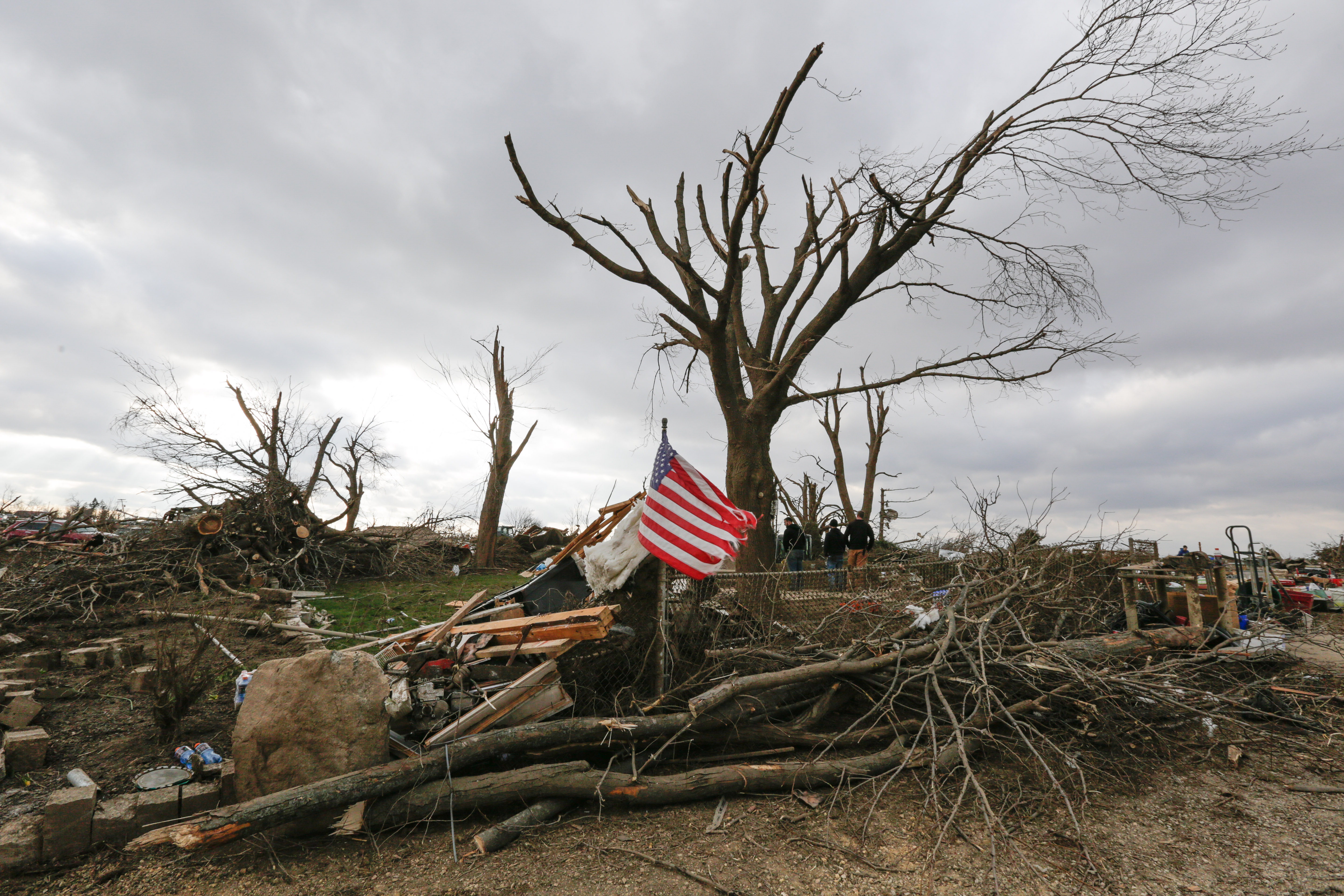 Residents allowed to return to tornado-hit Illinois town