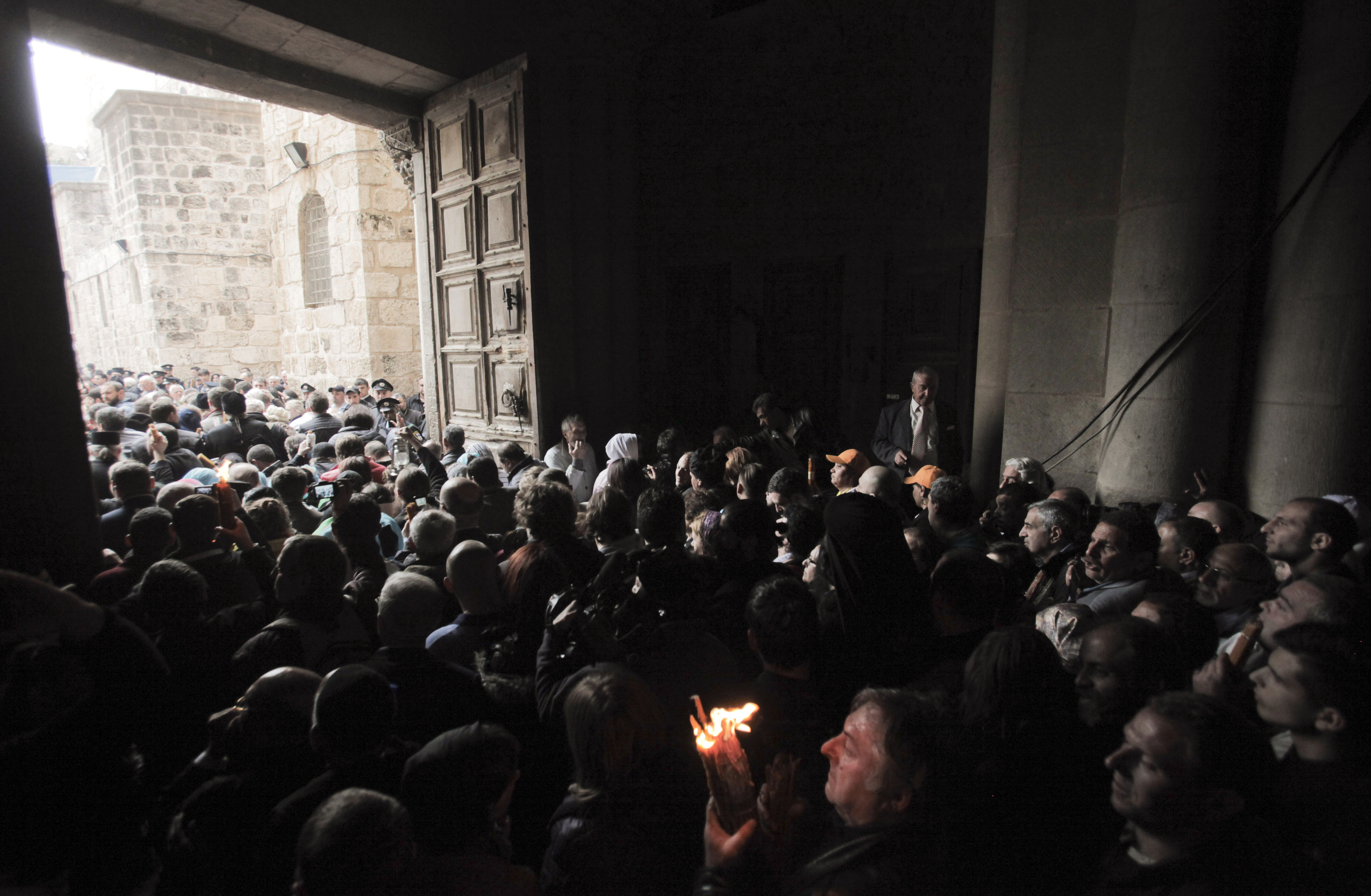 Holy fire ceremony in Jerusalem draws thousands