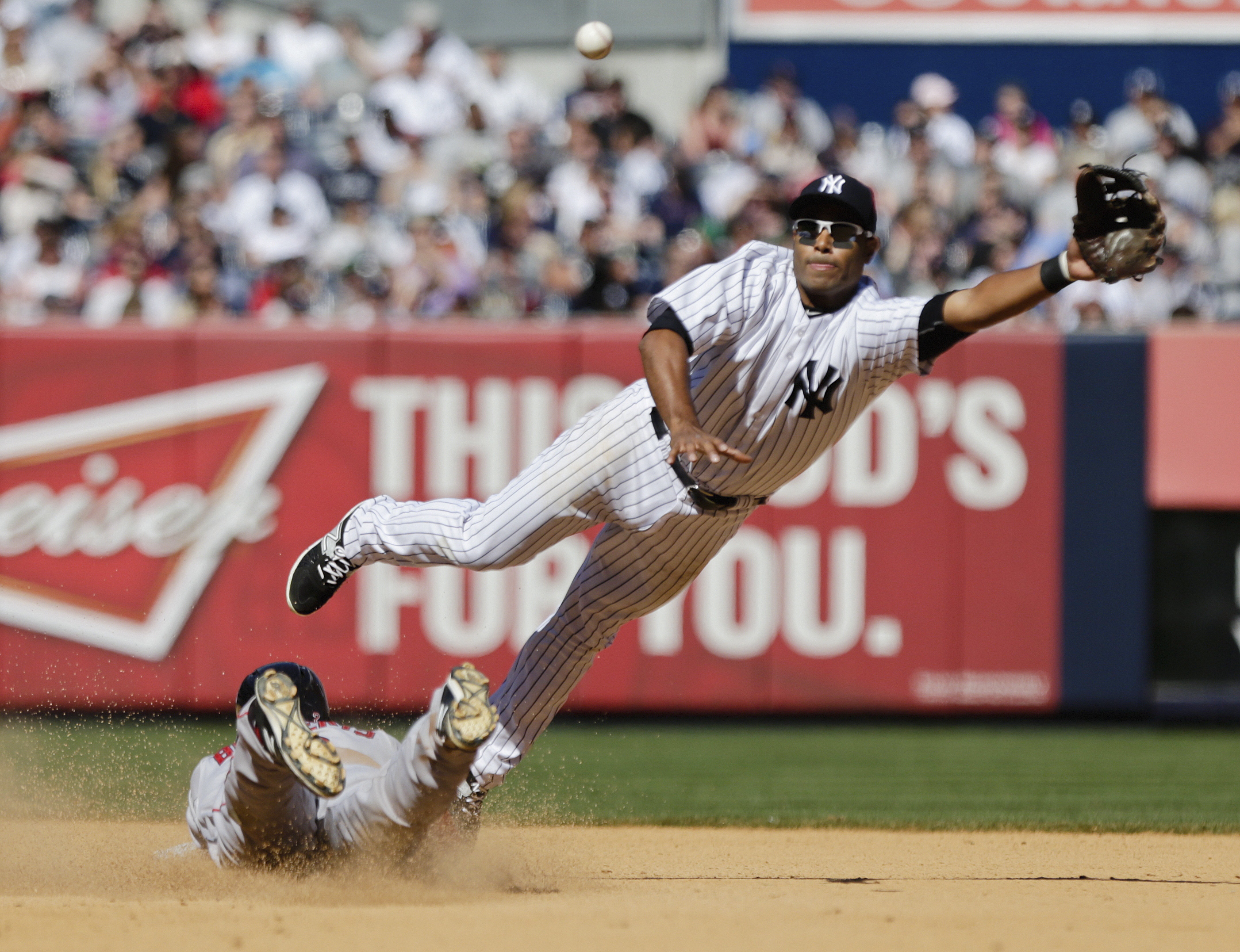 Hours after NY marathon, Red Sox run over Yanks