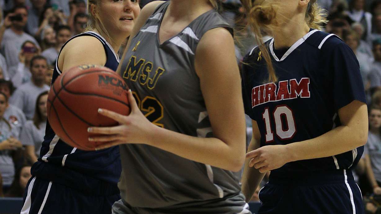 Lauren Hill remembered at arena where she made her layup