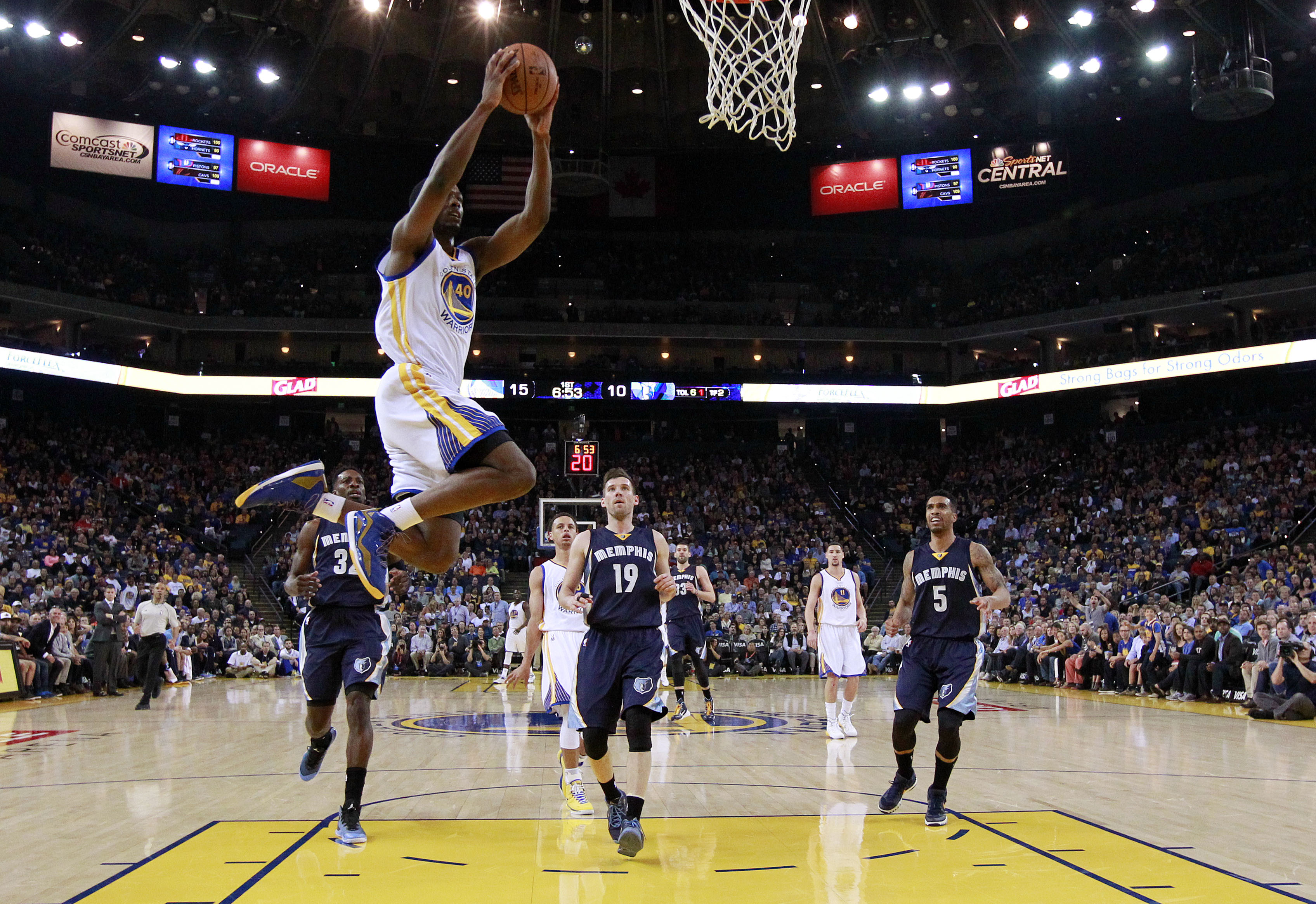 Klay Thompson scores 42, Warriors down Memphis 111-107