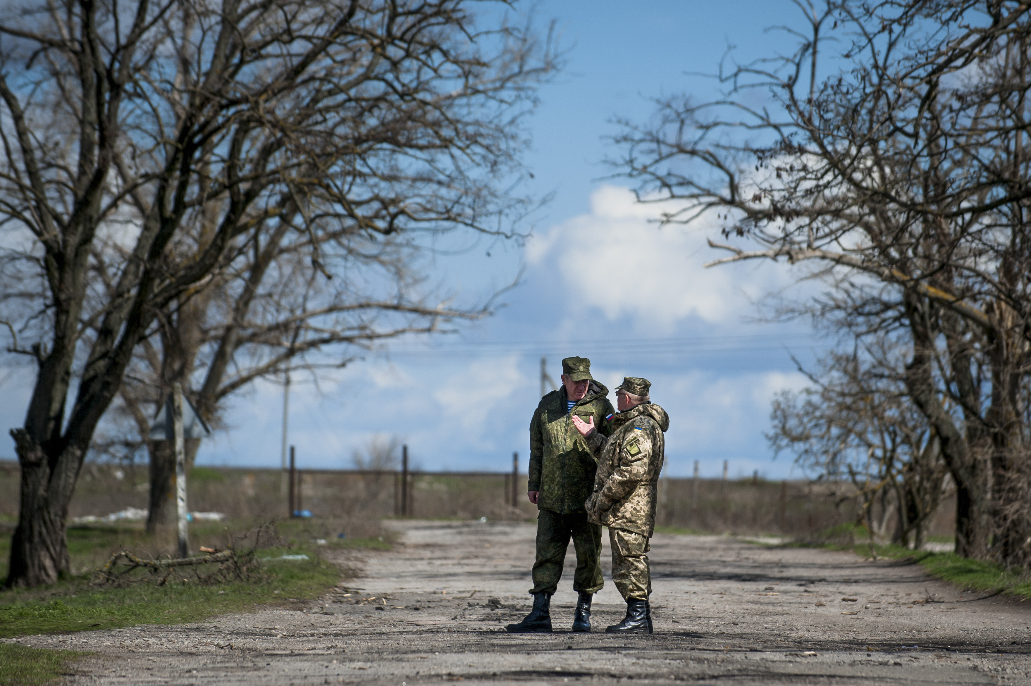 Fighting in eastern Ukraine rages on overnight despite talks