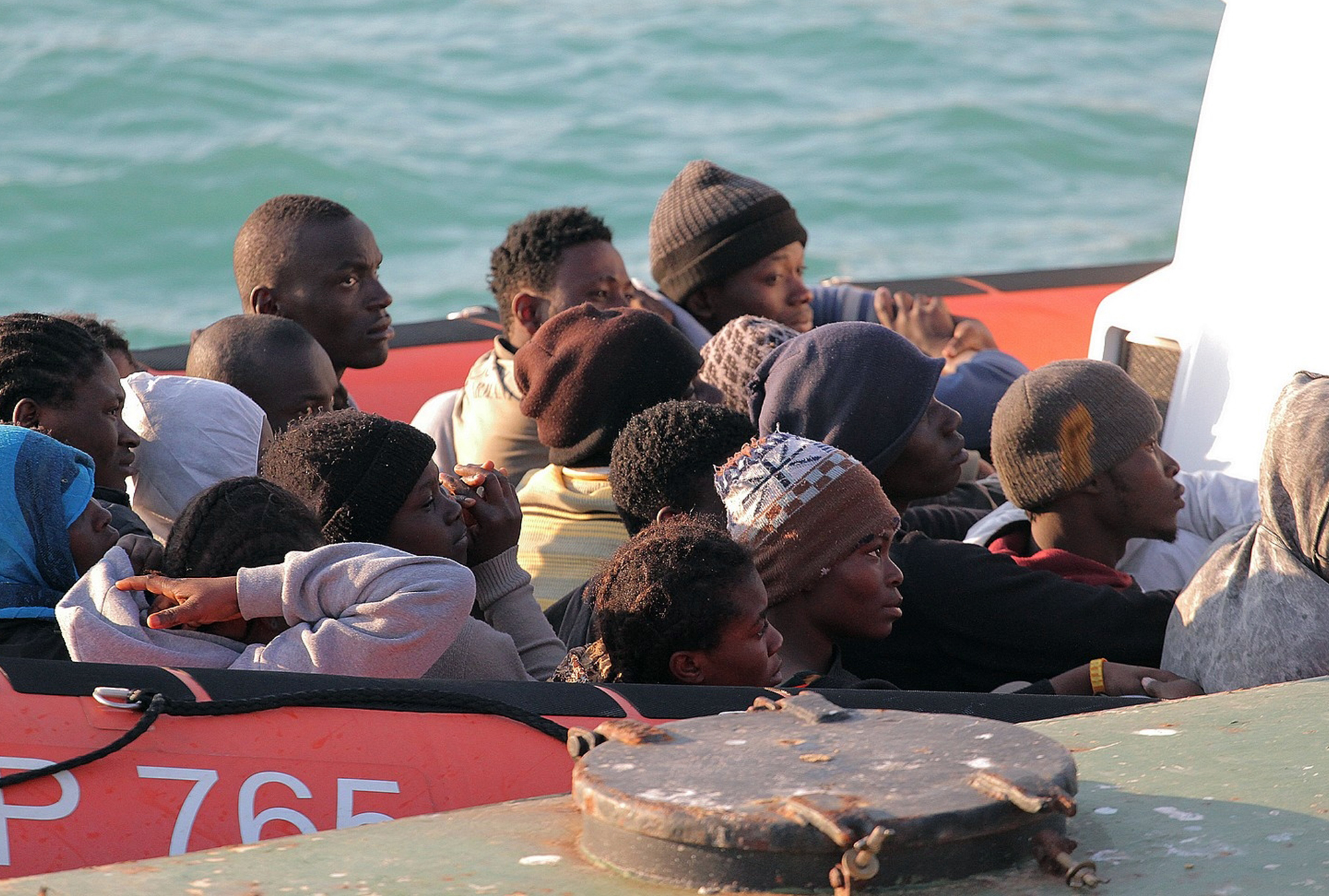 Survivors tell aid group some 400 migrants drowned off Libya