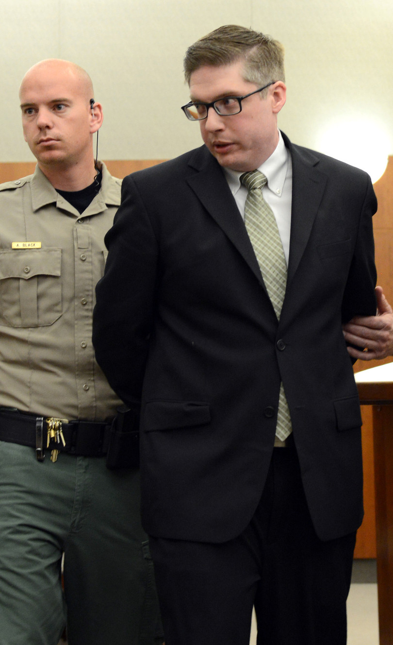 Woman, abused as student, pleads to keep ex-teacher in prison