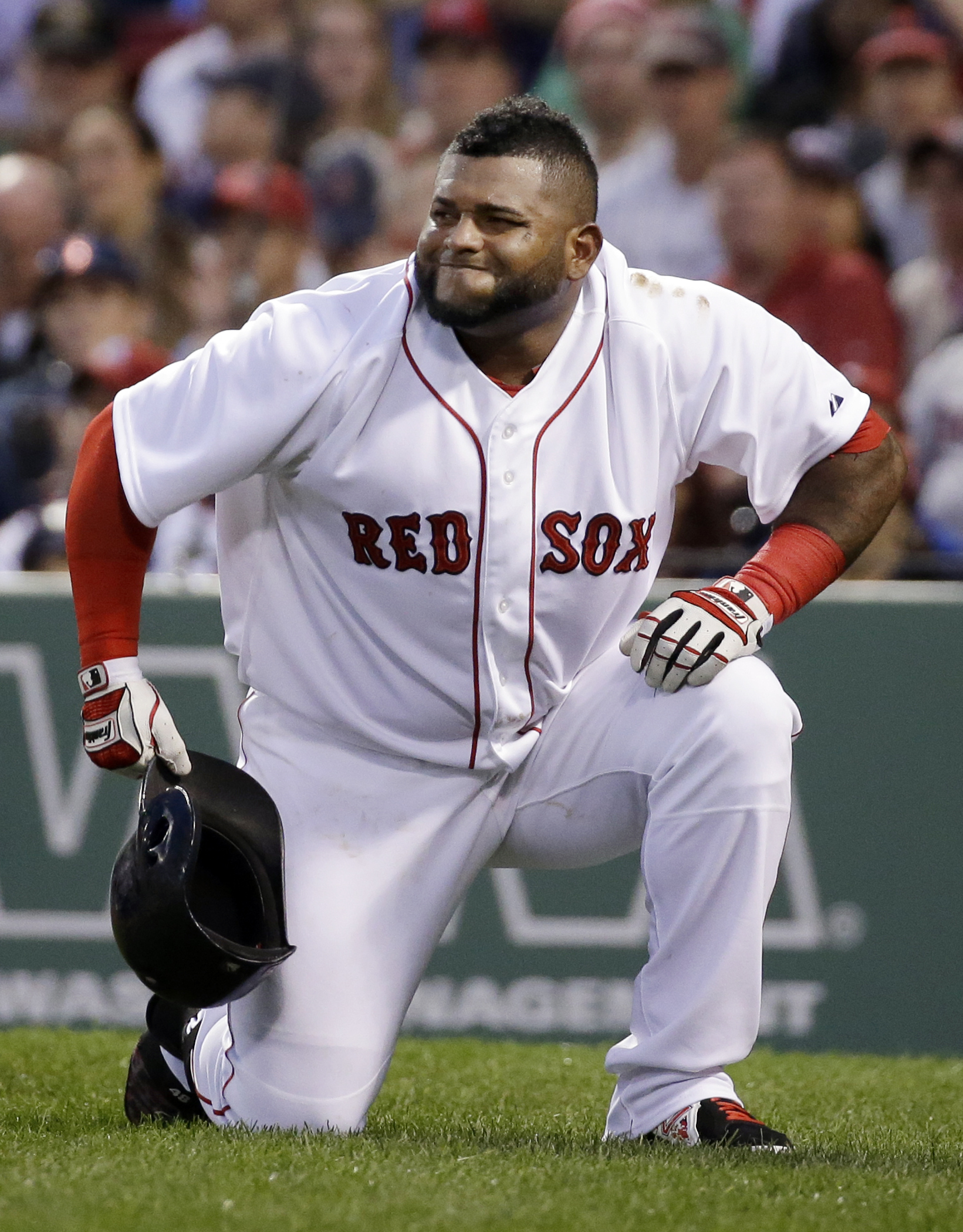 Red Sox 3B Sandoval leaves game with bruised left foot