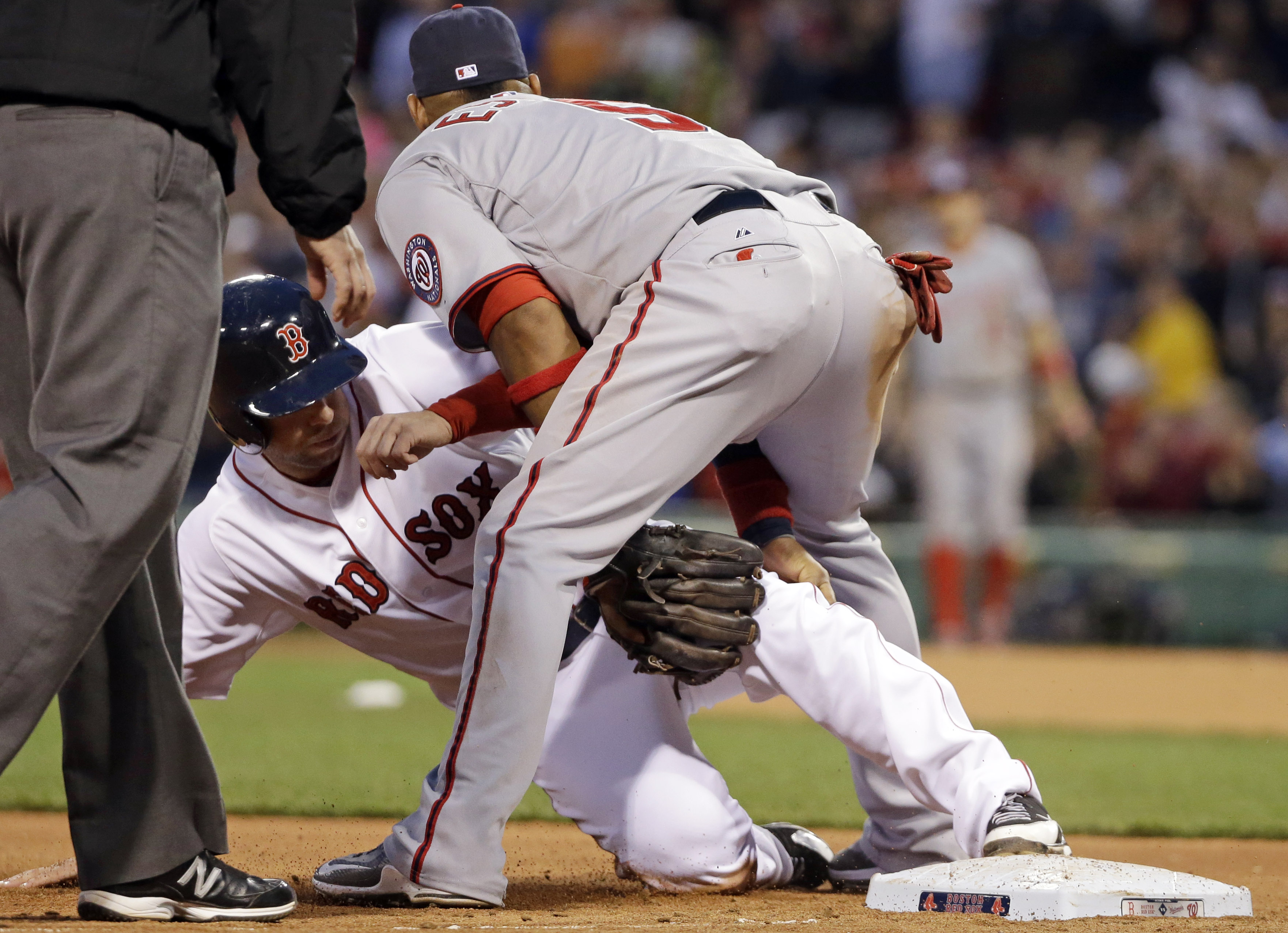 Red Sox capitalize on poor fielding, top Nationals 8-7