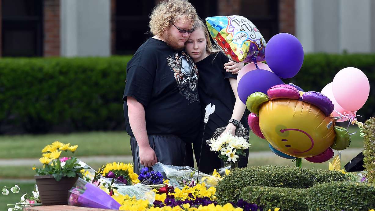 Police: College shooting suspect hitchhiked to Florida