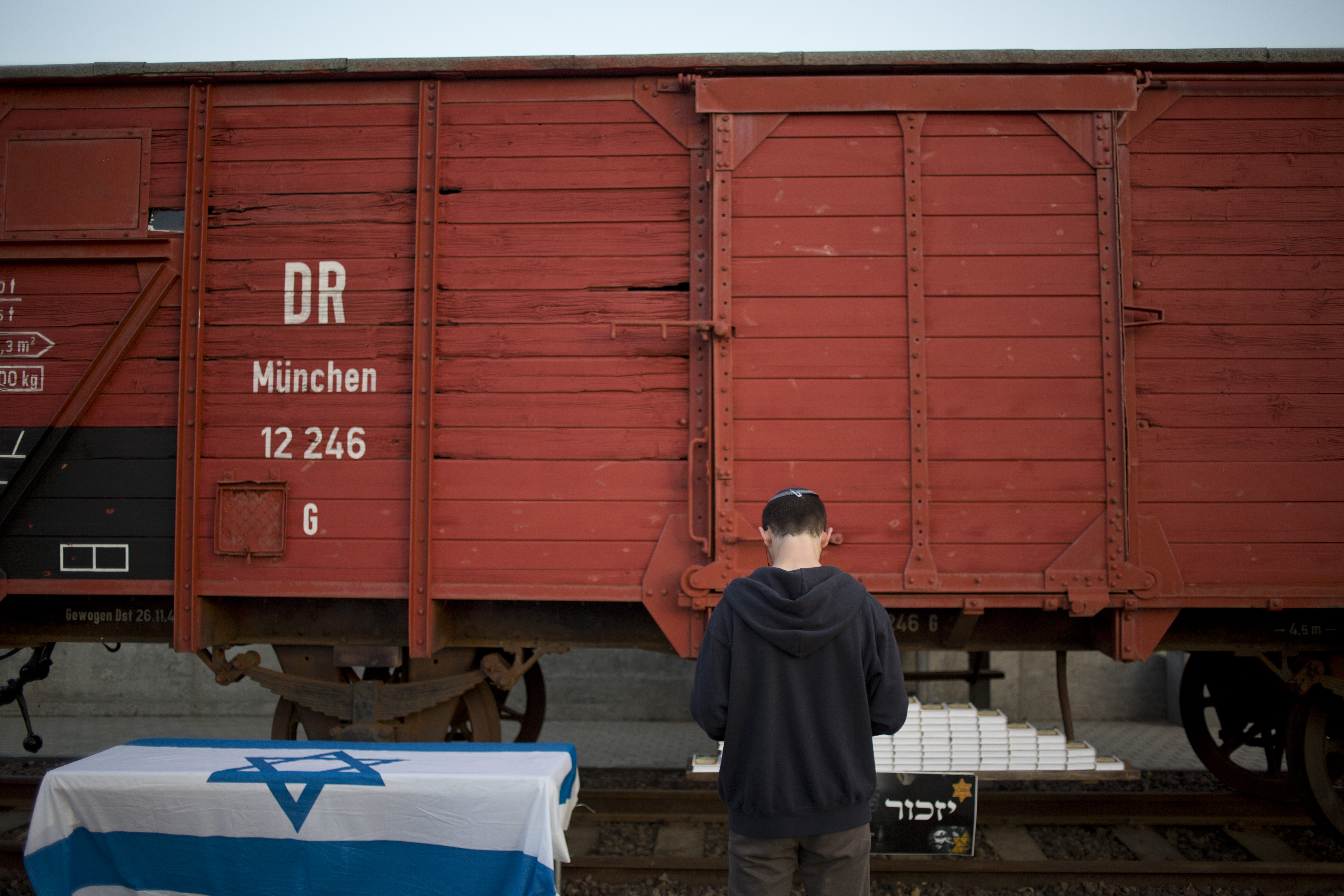 Israel premier likens Iran to Nazis at Holocaust remembrance