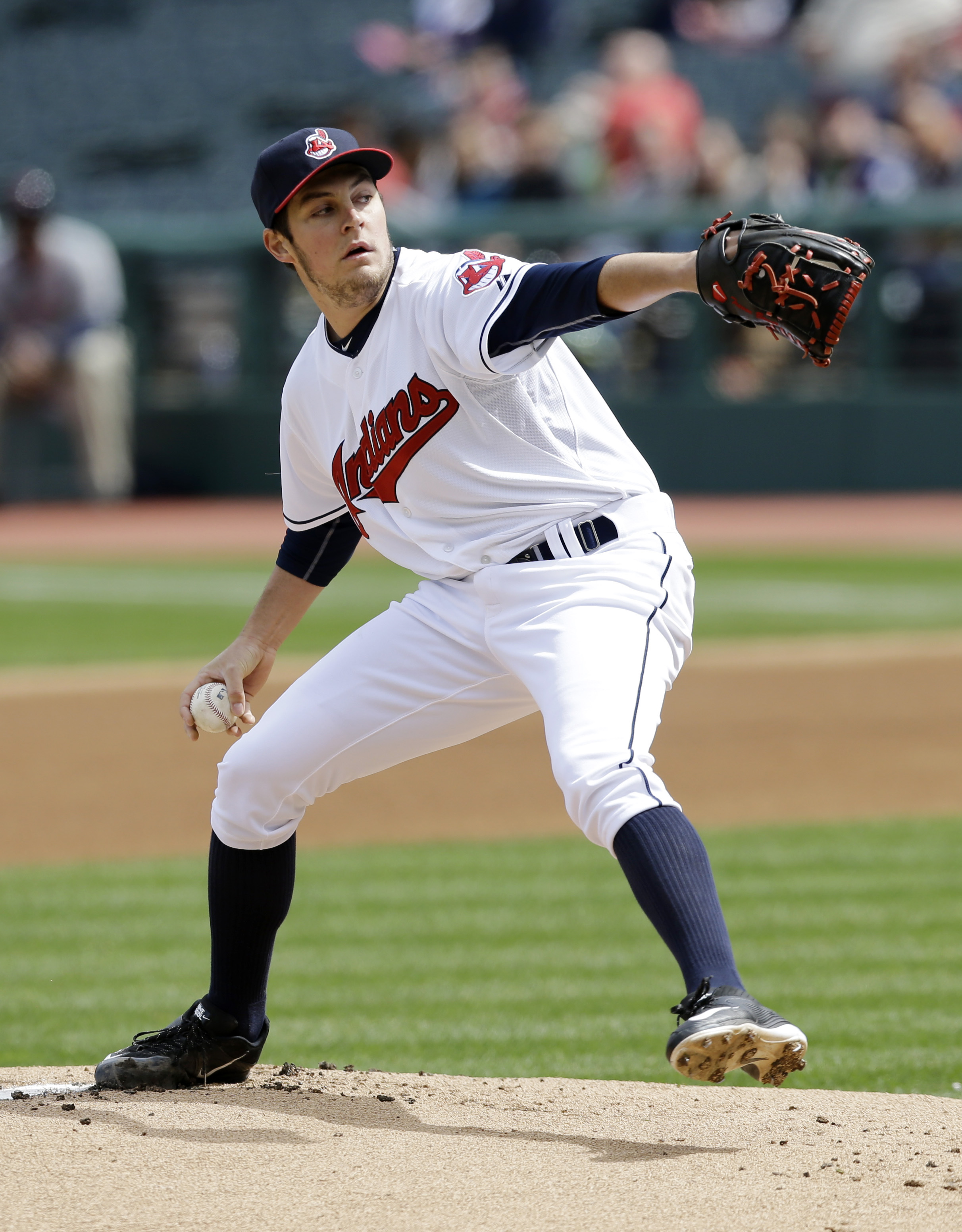 Bauer leads Indians over White Sox 4-2, stopping 4-game skid