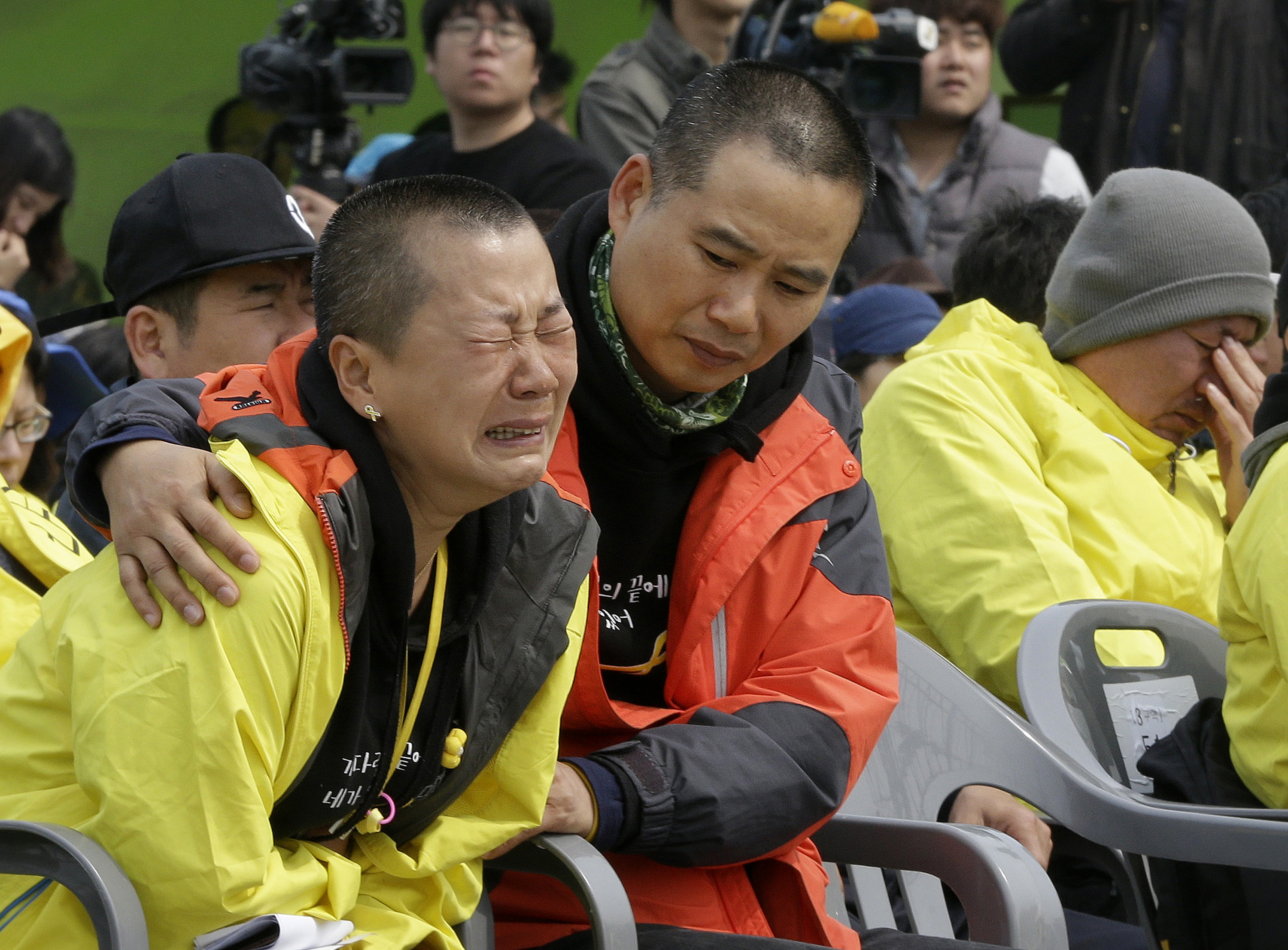 Tears, anger mark 1st anniversary of SKorean ferry disaster