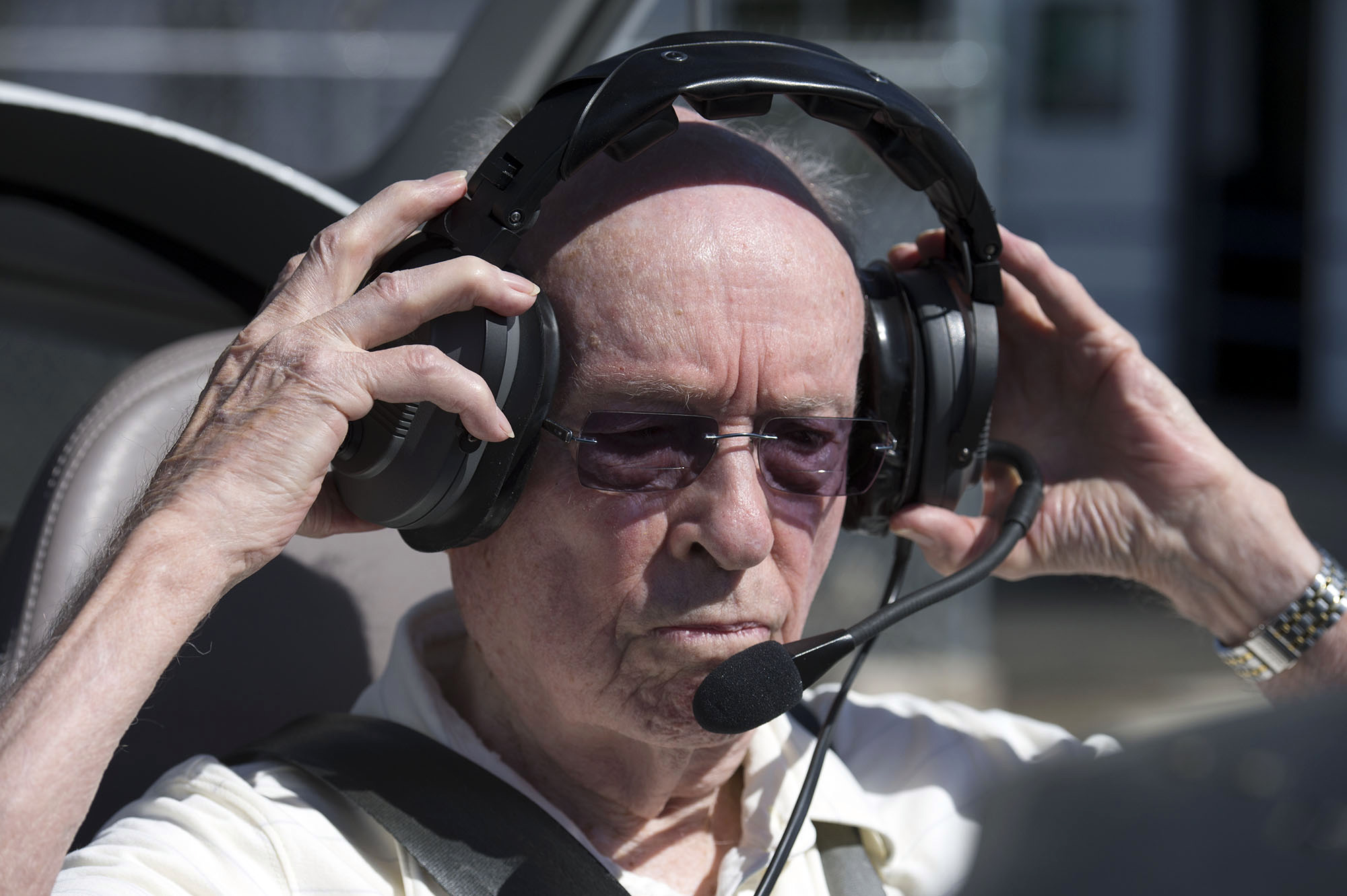 California man, 95, sets world record as oldest active pilot