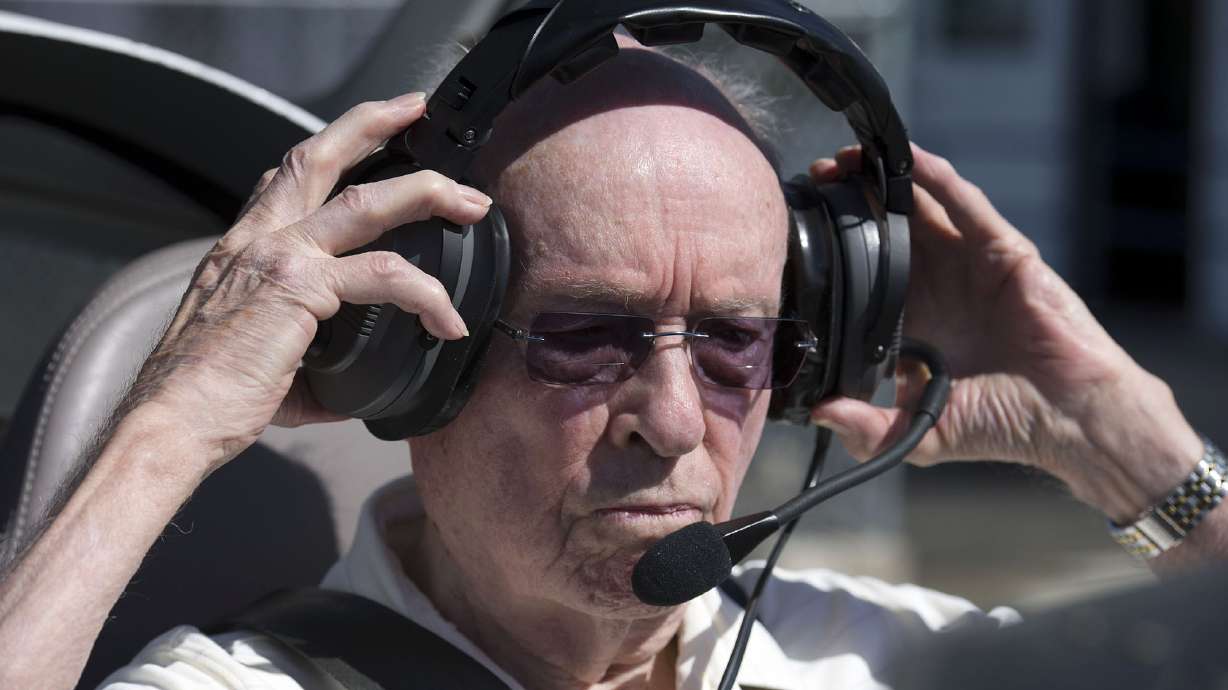 California man, 95, sets world record as oldest active pilot