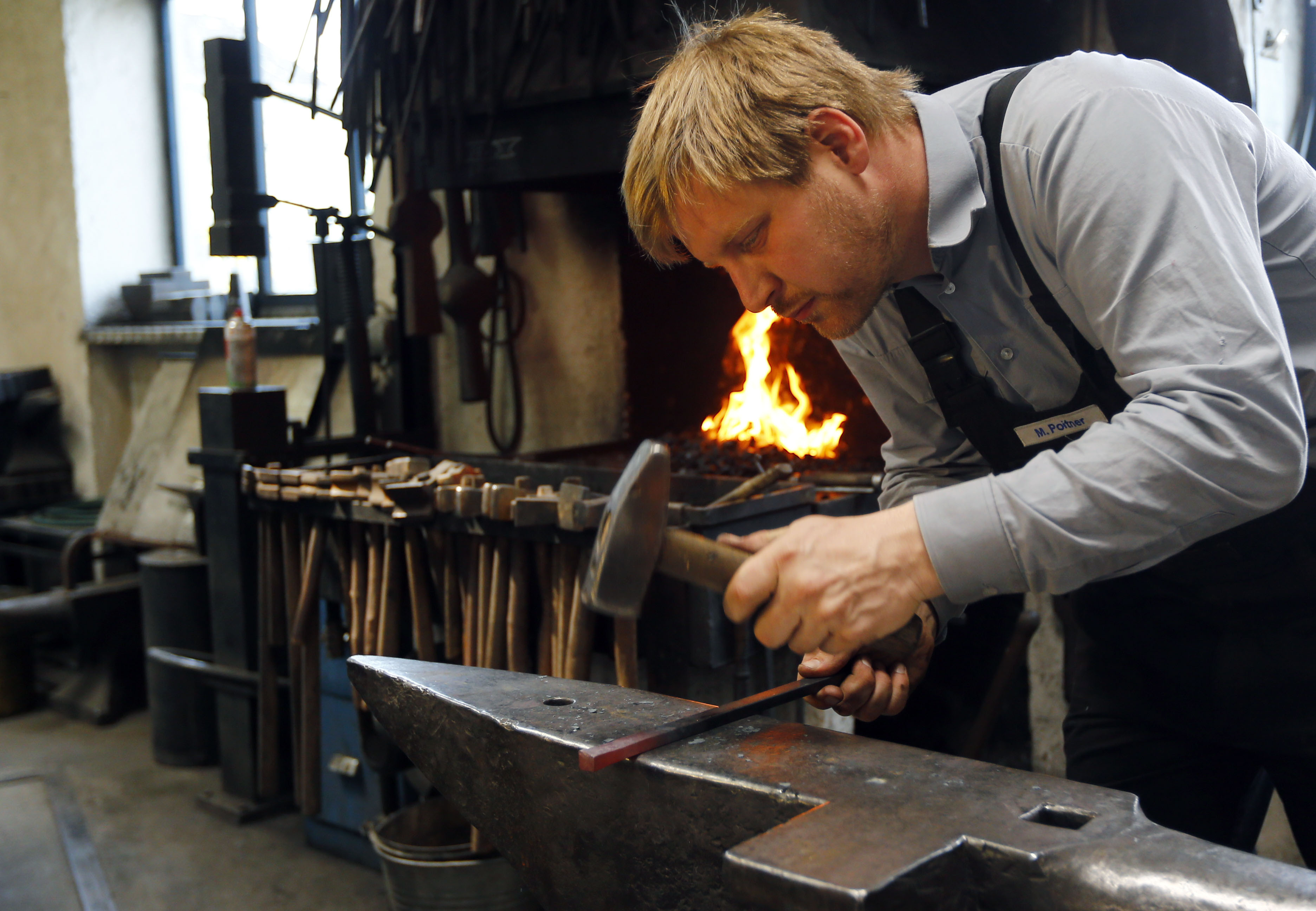 Blacksmith creates replica of stolen Dachau camp gate