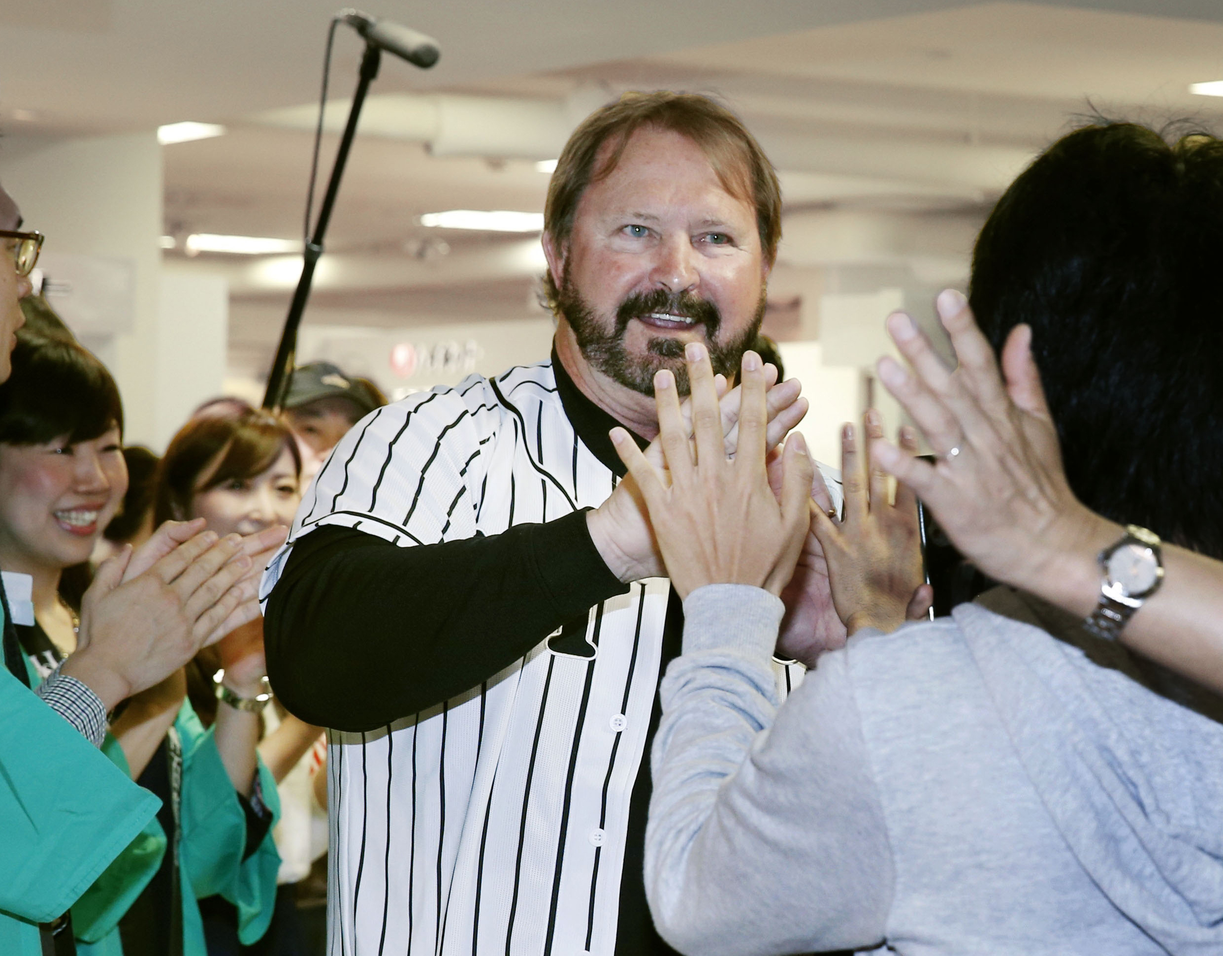 Bass returns to Japan to mark Hanshin anniversary