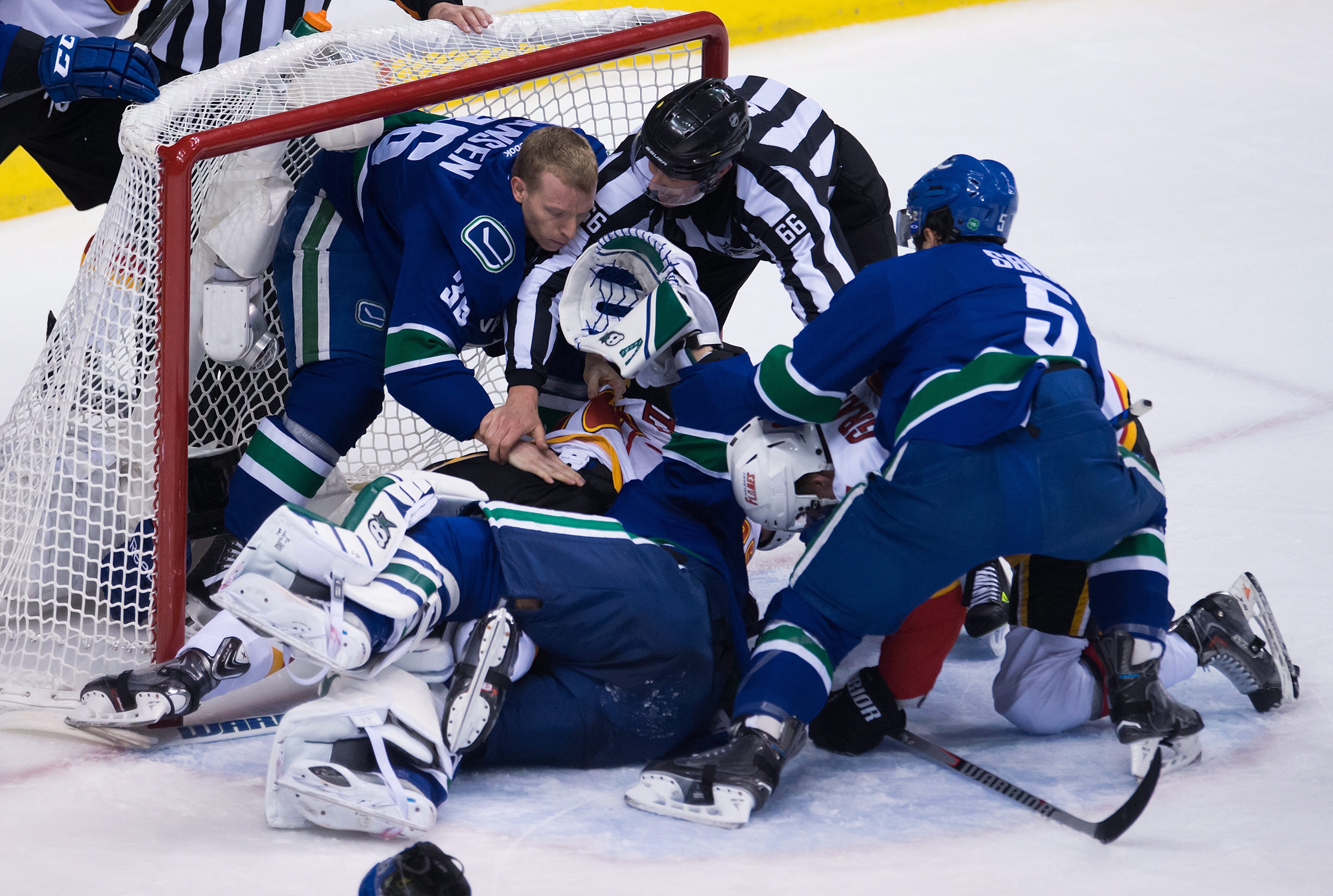 Lack helps Canucks top Flames 4-1, even series