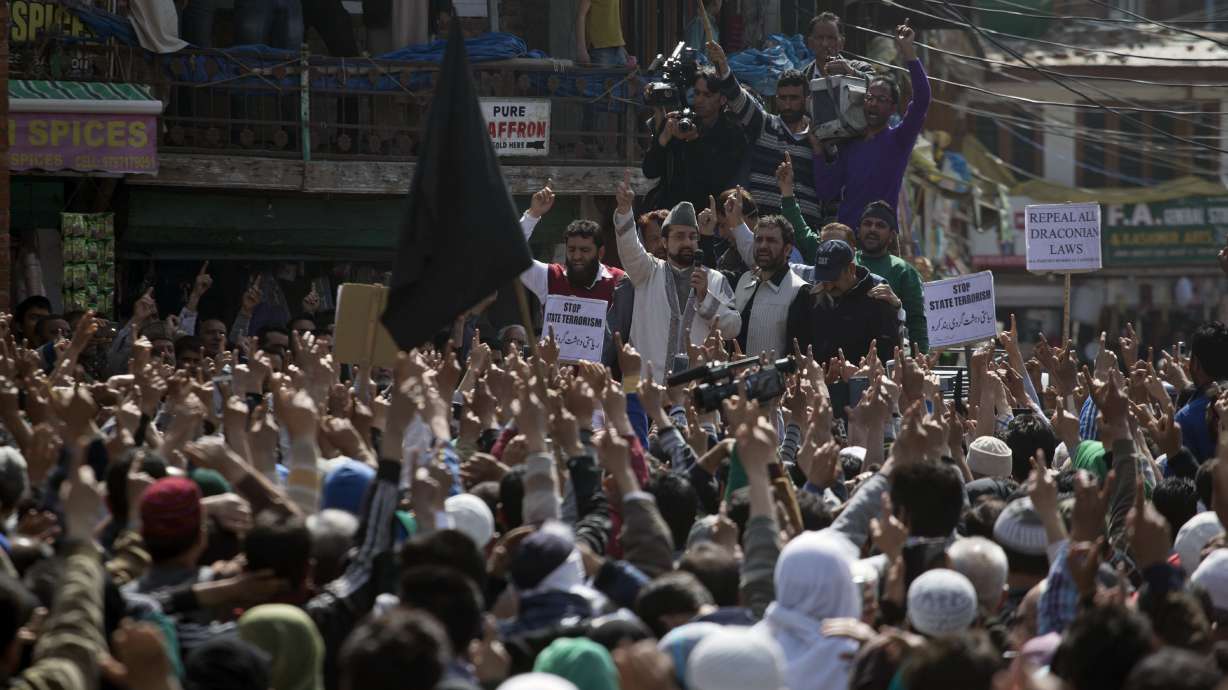 Indian troops fire at Kashmir protesters; teenager killed