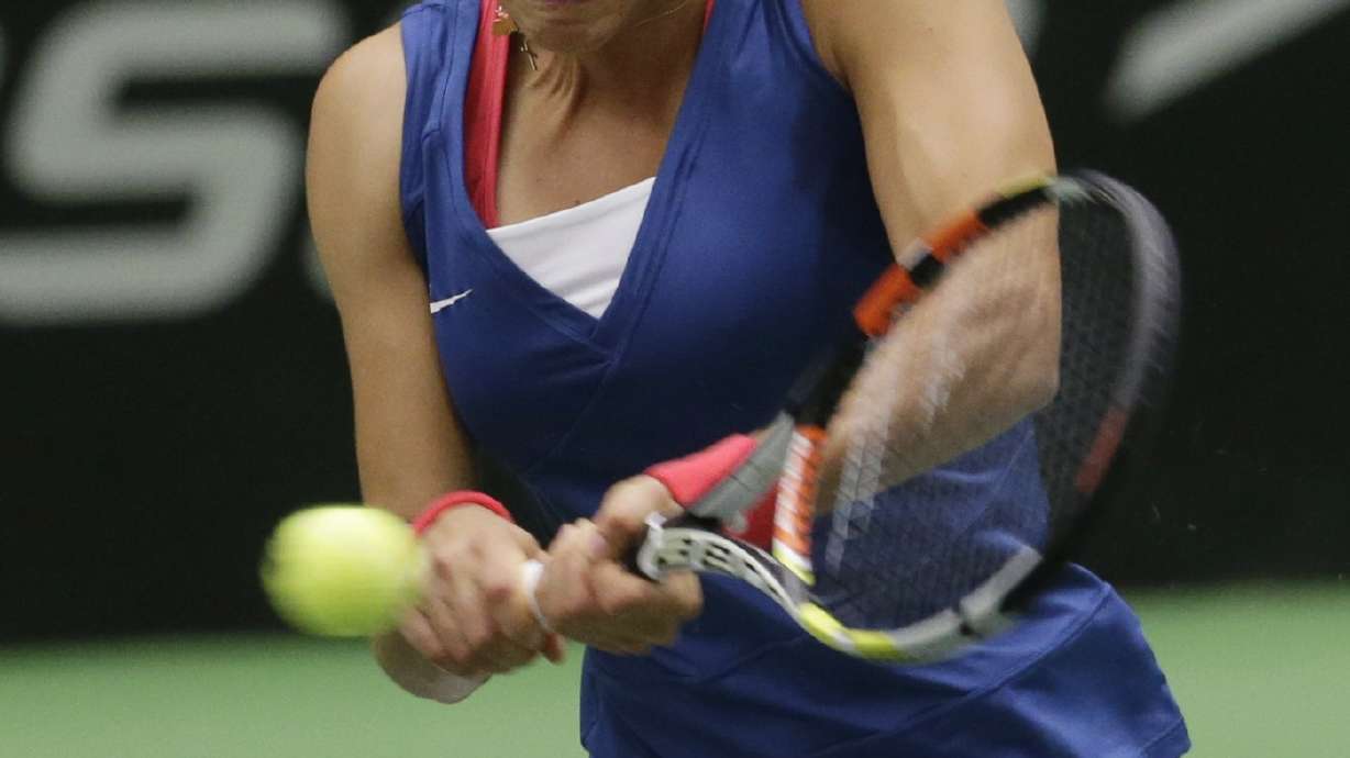 Czech Republic leads France 2-0 in Fed Cup semis