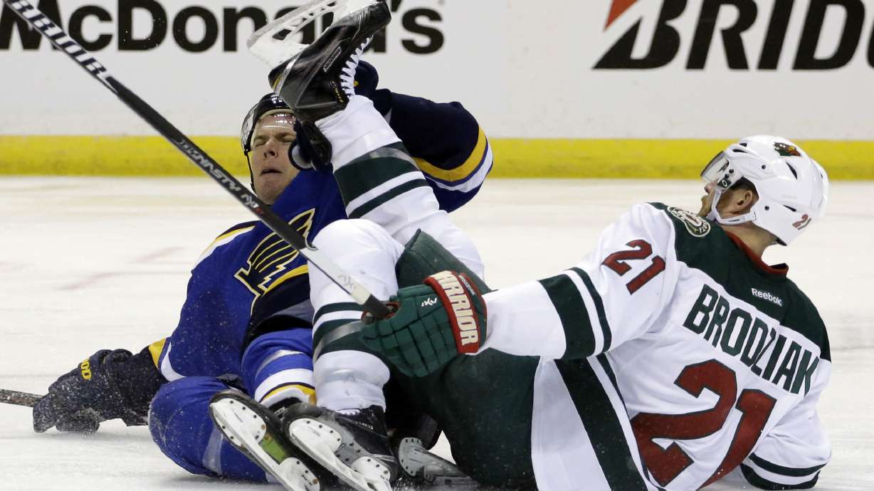 Blues whip Wild 4-1, even series at game apiece