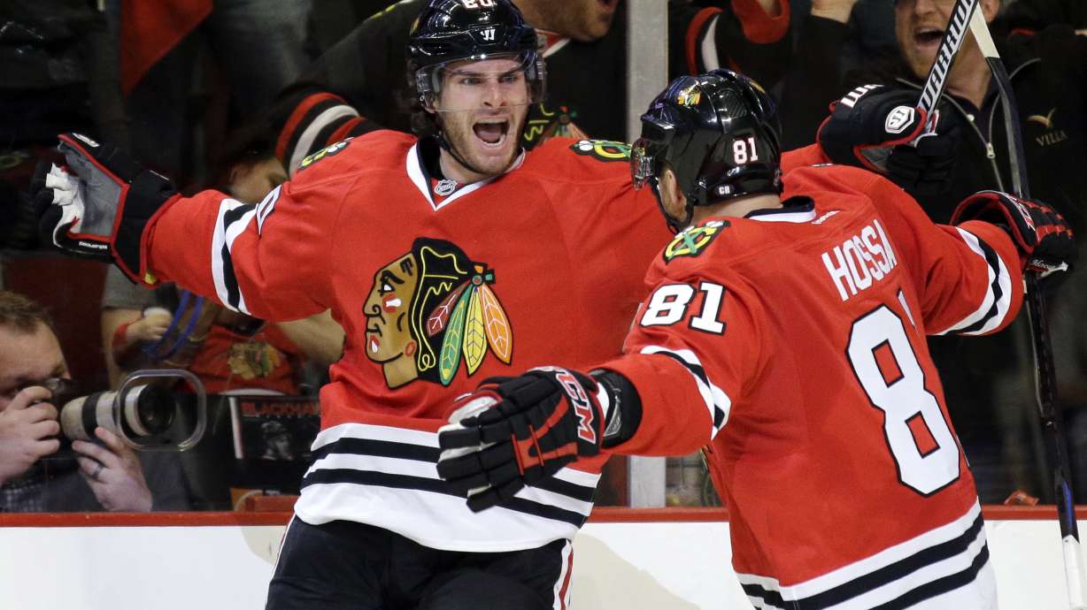 Blackhawks beat Predators 4-2 for 2-1 series lead