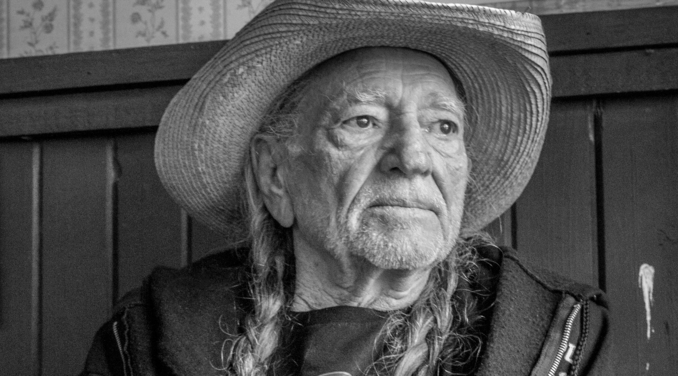 Willie Nelson tendrá marca de marihuana