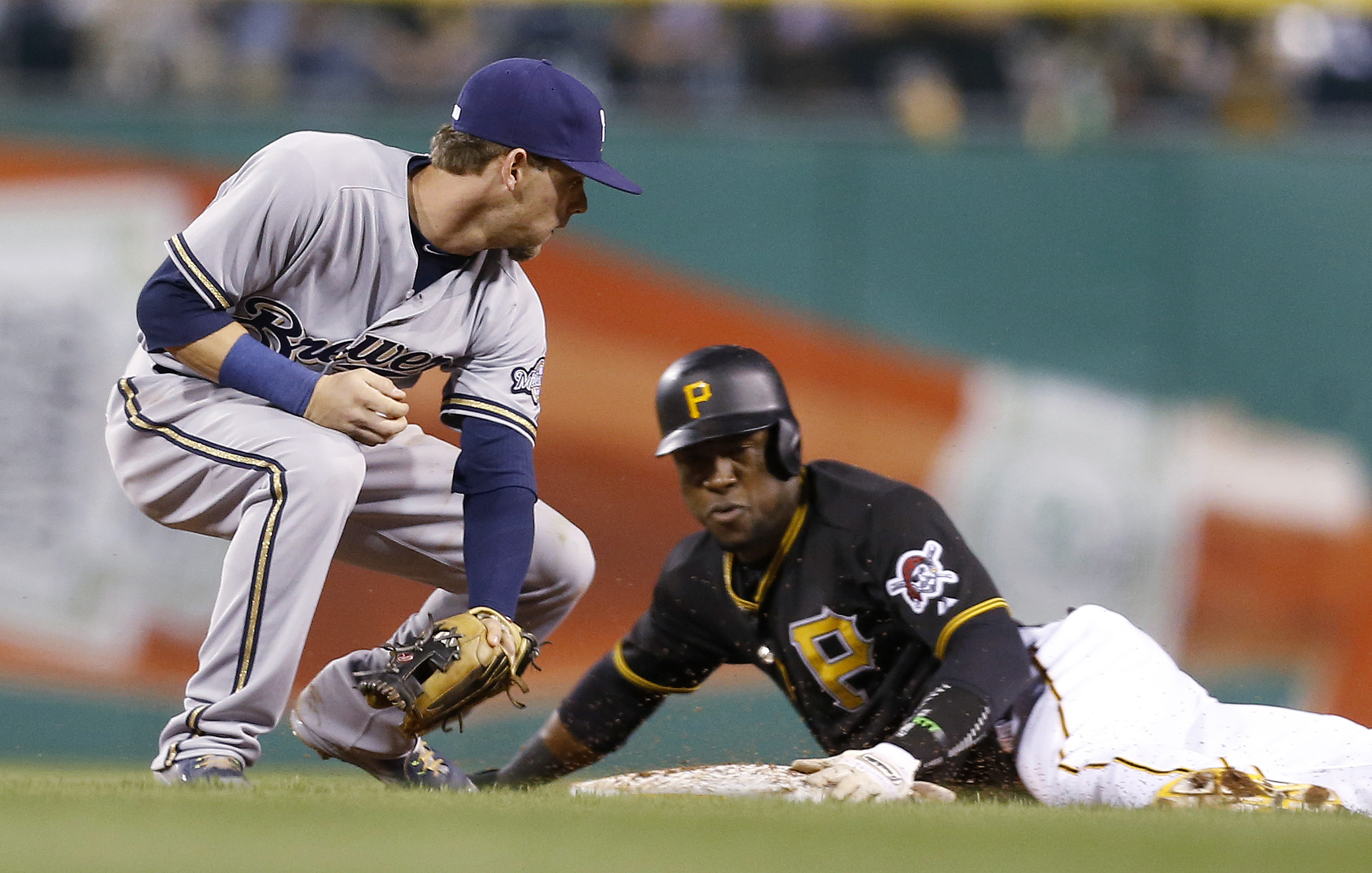 Shower mishap sidelines Scooter Gennett