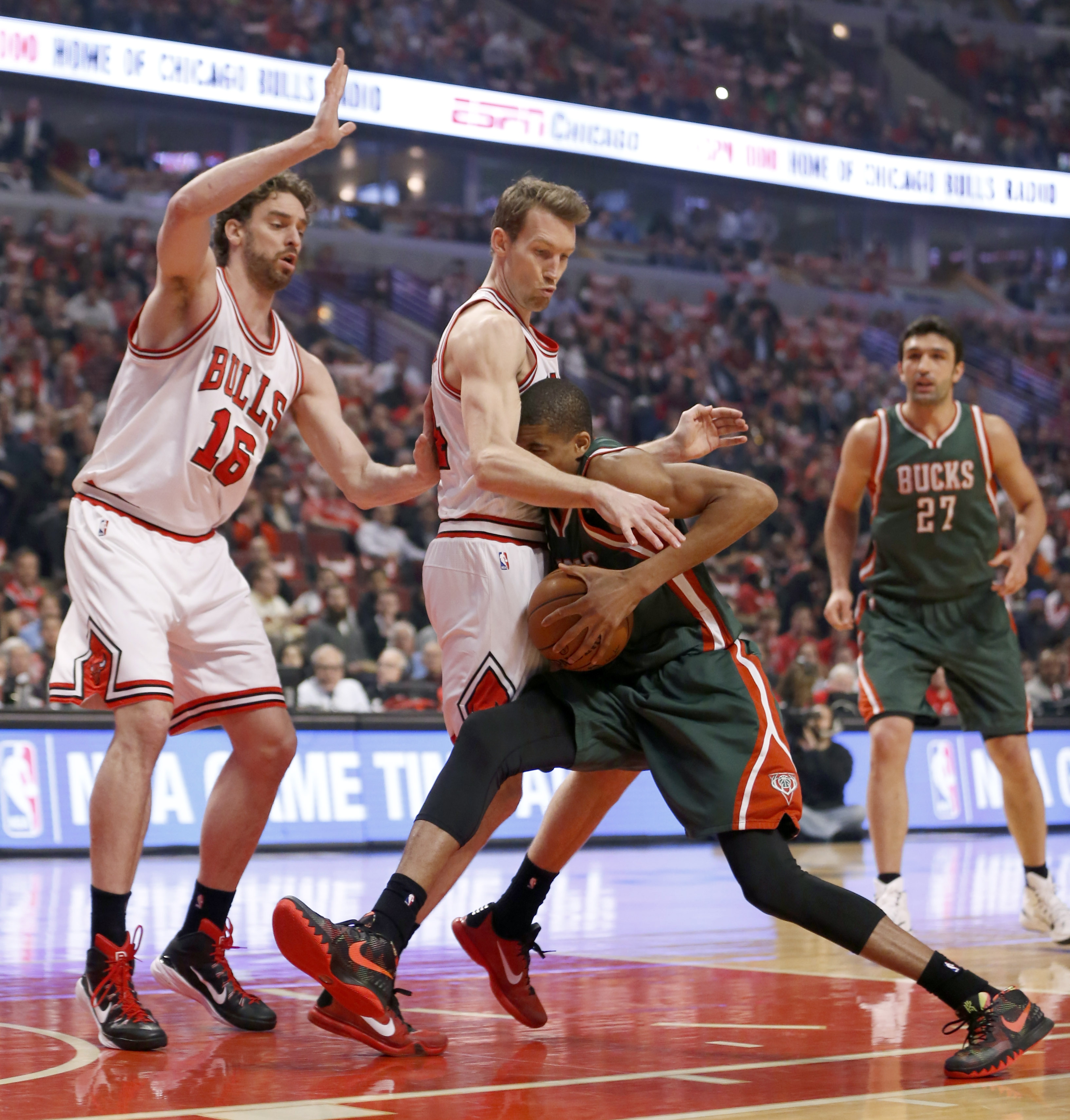 Butler scores 31, Bulls beat Bucks 91-82 to go up 2-0