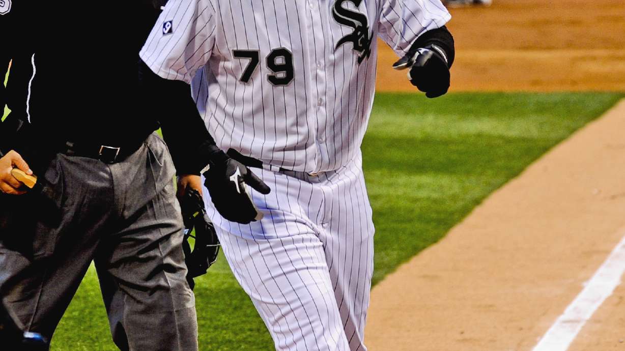Carlos Carrasco strikes out 8, Indians beat White Sox 6-2