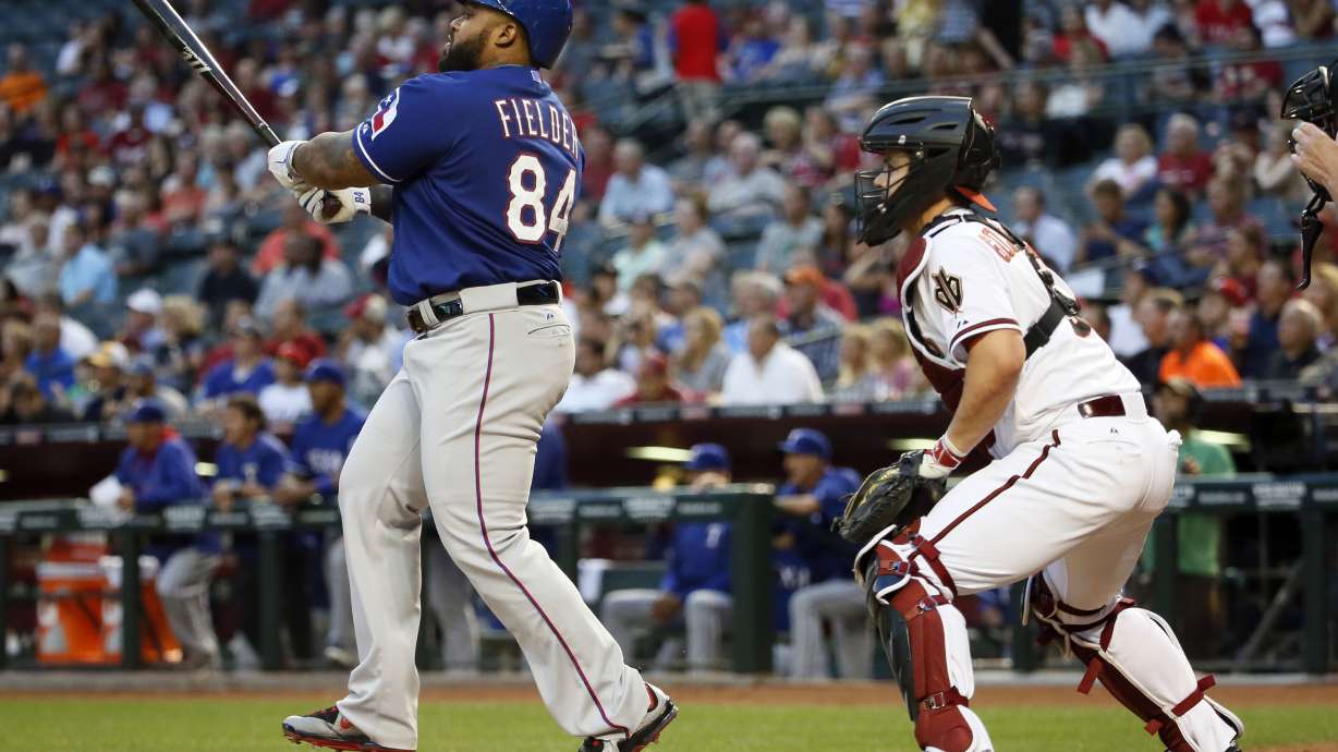 Fielder has HR, 3 RBIs to lift Rangers past D-backs, 7-1