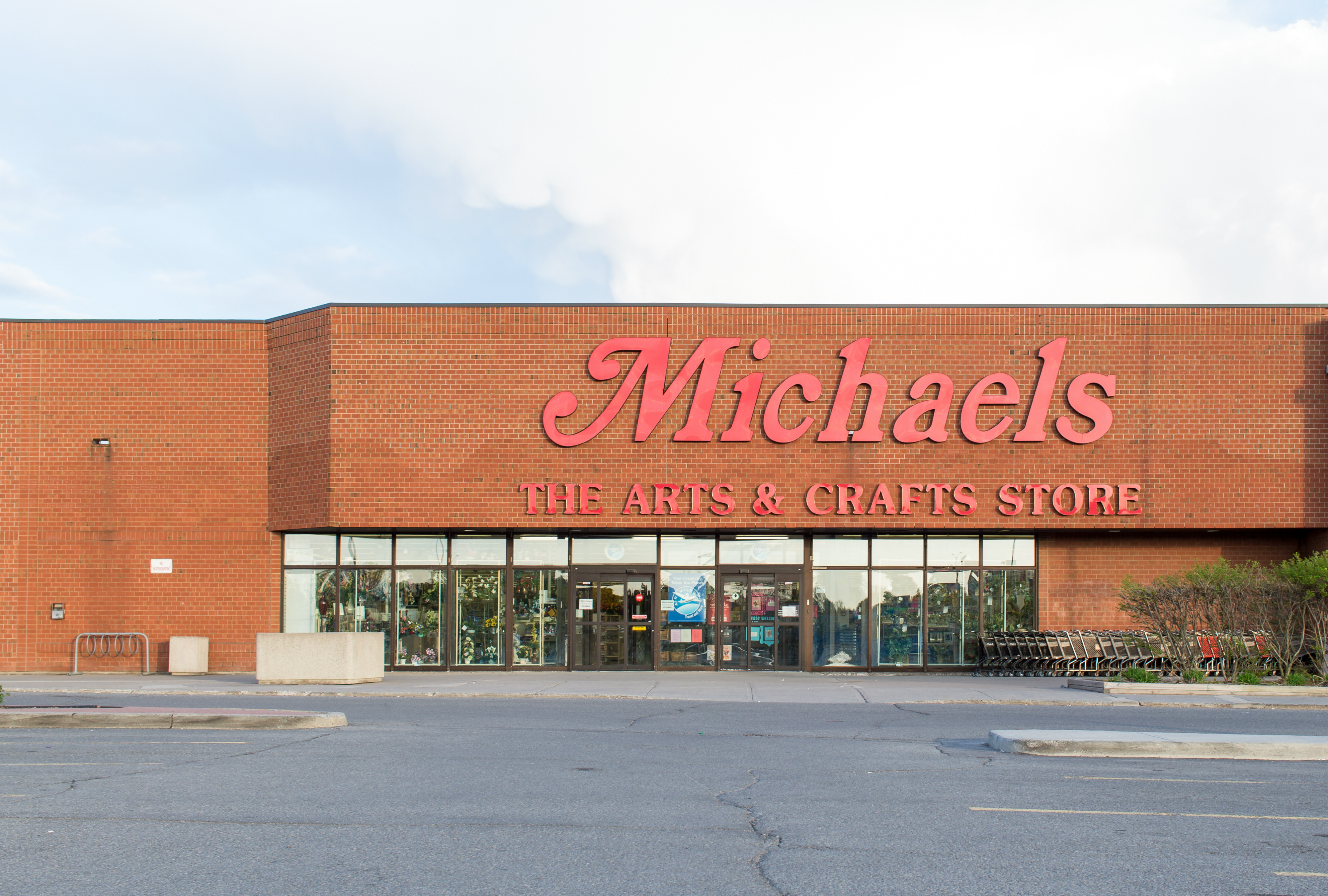 Lawsuit filed against Michaels for defective vases