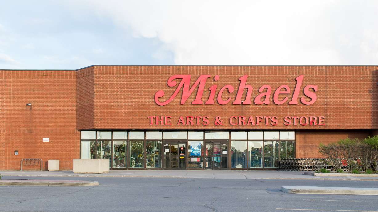 Lawsuit filed against Michaels for defective vases