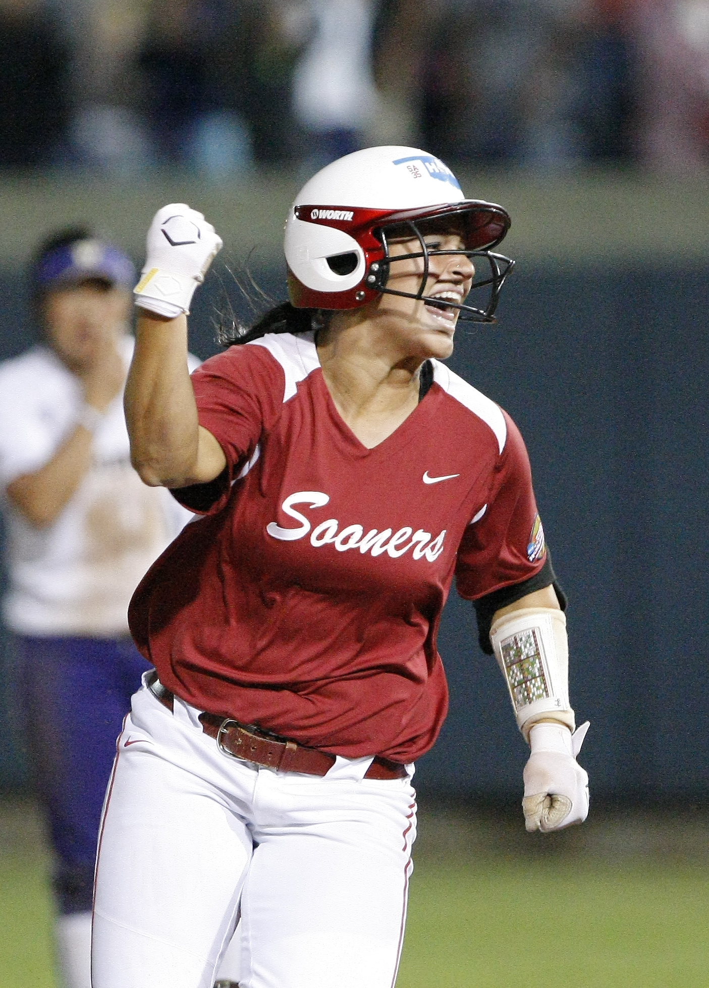 Oklahoma slugger Lauren Chamberlain making history