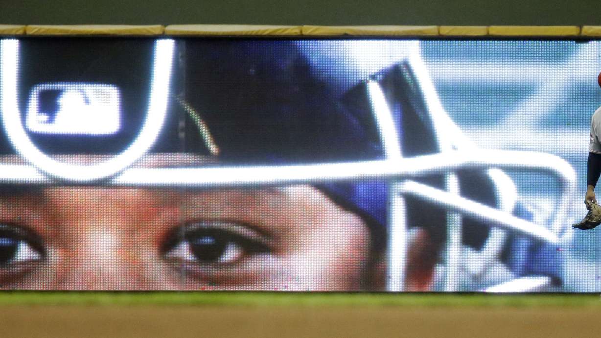 Hamilton, Reds send Brewers to 8th straight loss