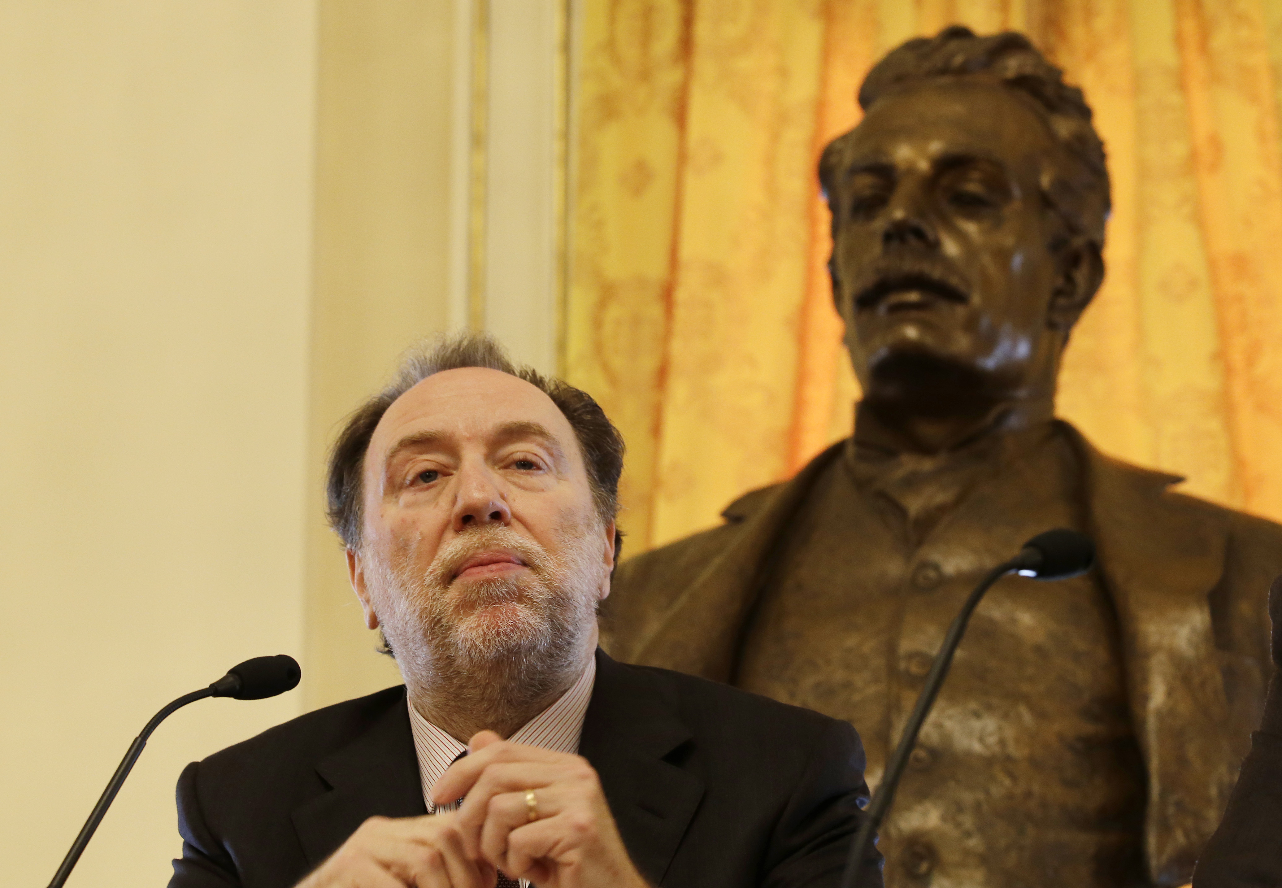 La Scala says Expo premiere will go on