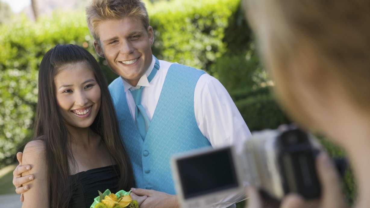 Average teen to spend $324 on 'promposals' this year