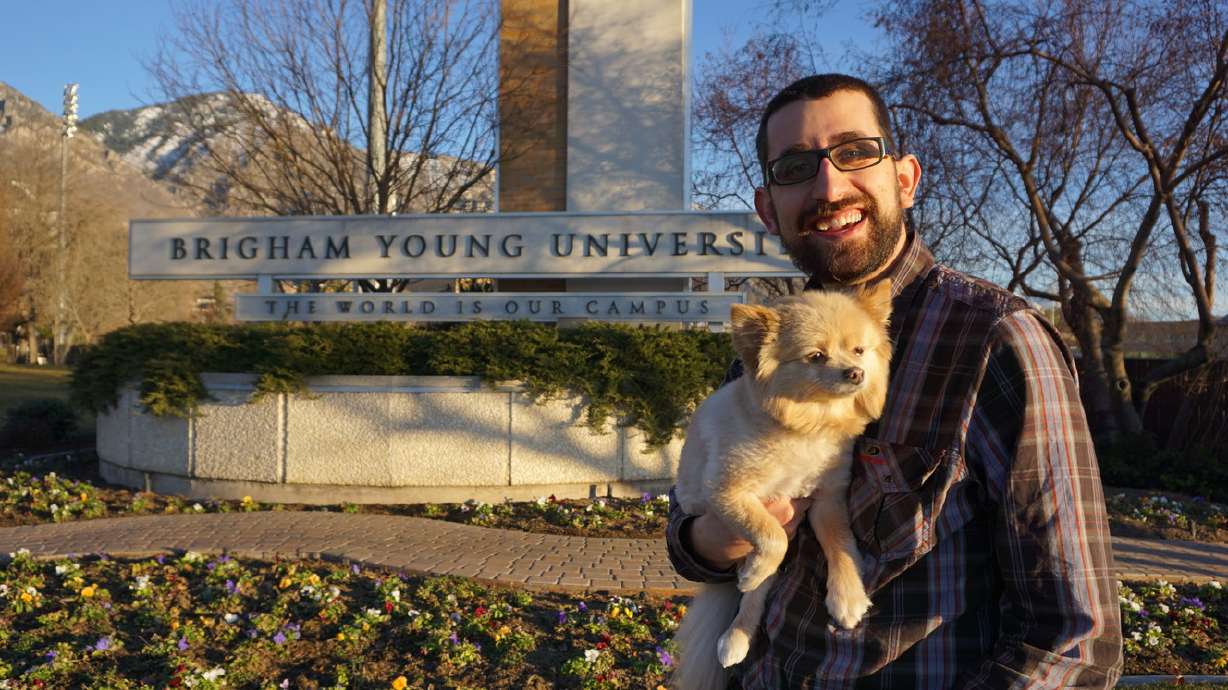 Man graduates 6 years after brain injury, aims to help others like him