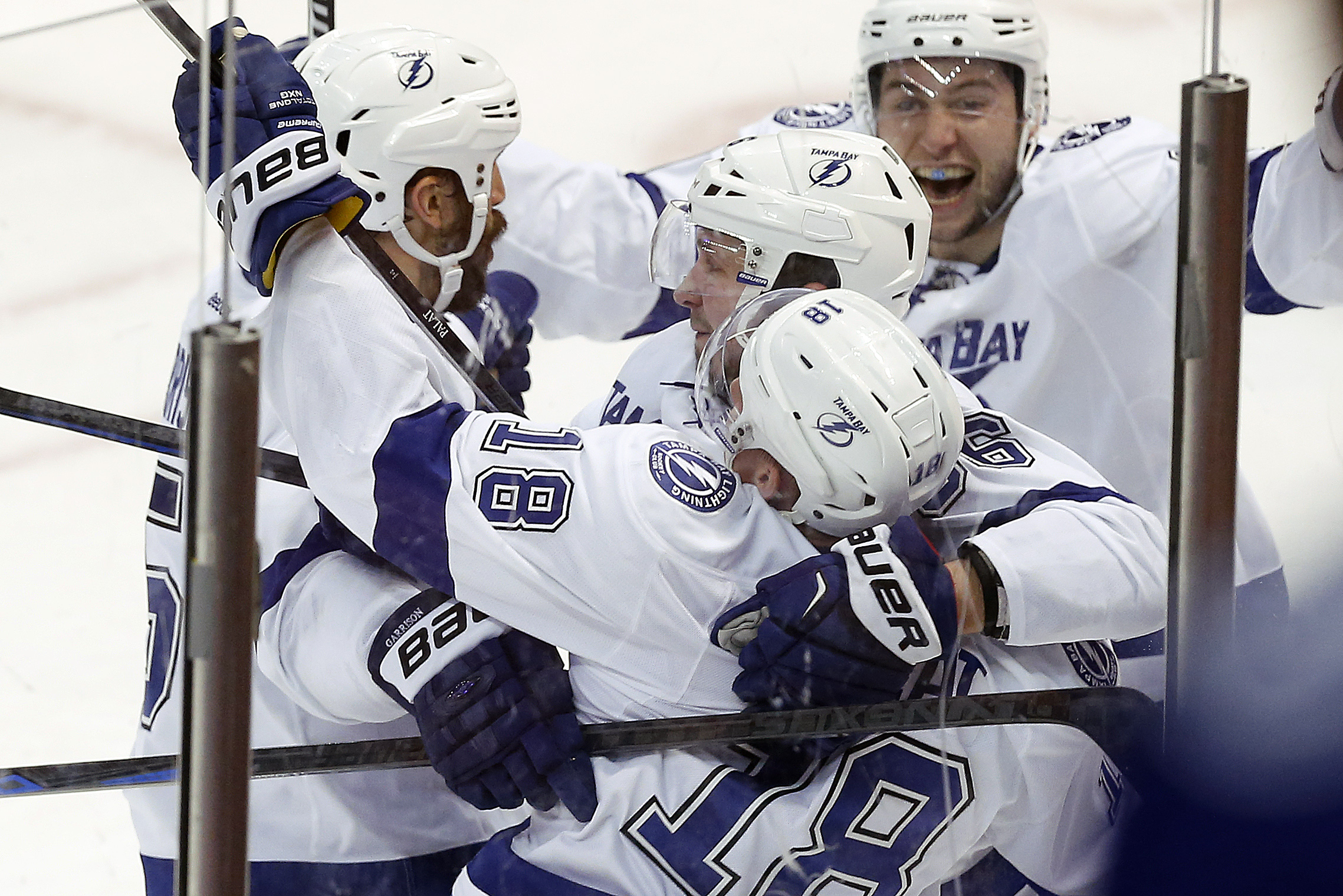 Johnson, Lightning rally past Detroit 3-2 in OT, tie series