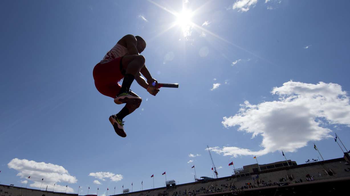 Oregon wins distance medley relay at Penn Relays