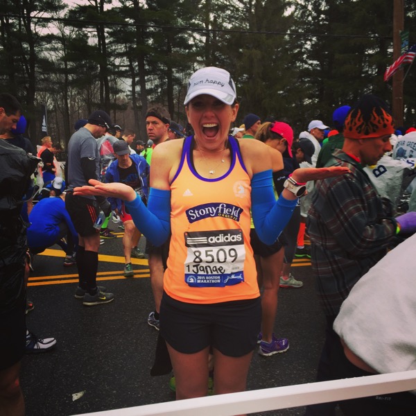 Janae Jacobson poses at the start line of the 2015 Boston Marathon. (Photo: Janae Jacobson, hungryrunnergirl.com)