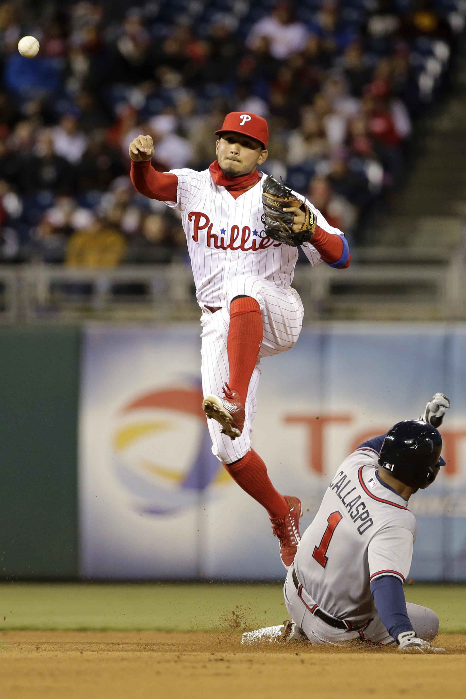Freeman error allows winning run, Phillies beat Braves 1-0