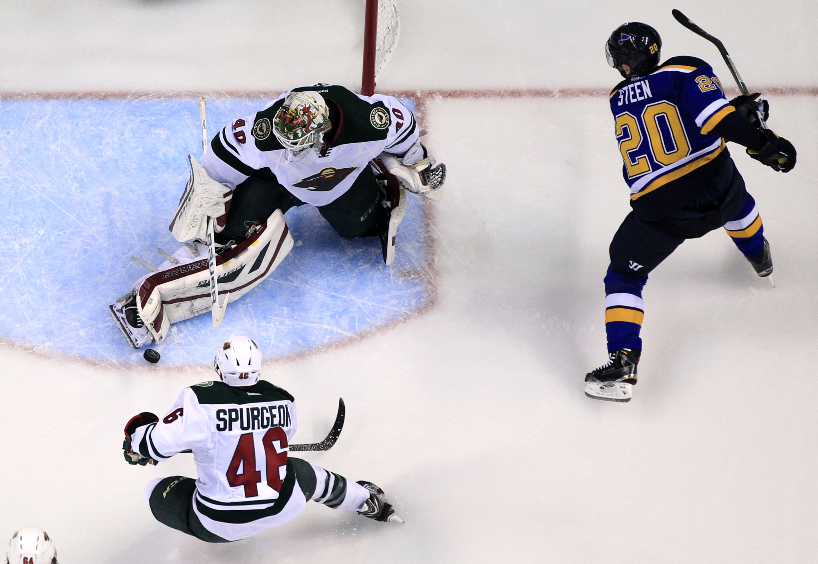 Wild beat Blues 4-1 behind Dubnyk, take 3-2 series lead