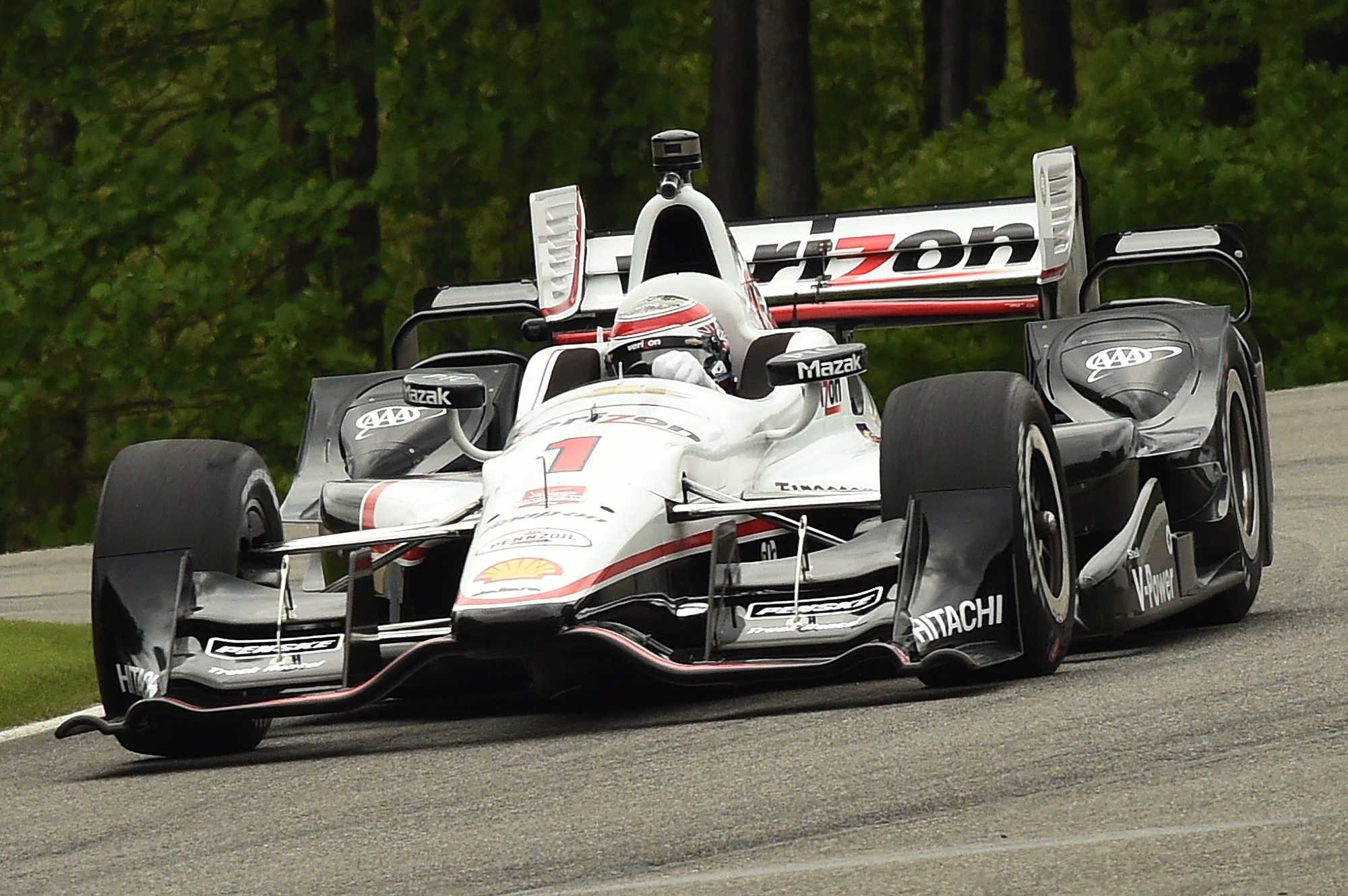Castroneves grabs IndyCar pole, Team Penske gets top 3 spots